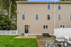 27 Pearl St, Wakefield, MA 01880, USA Photo 6