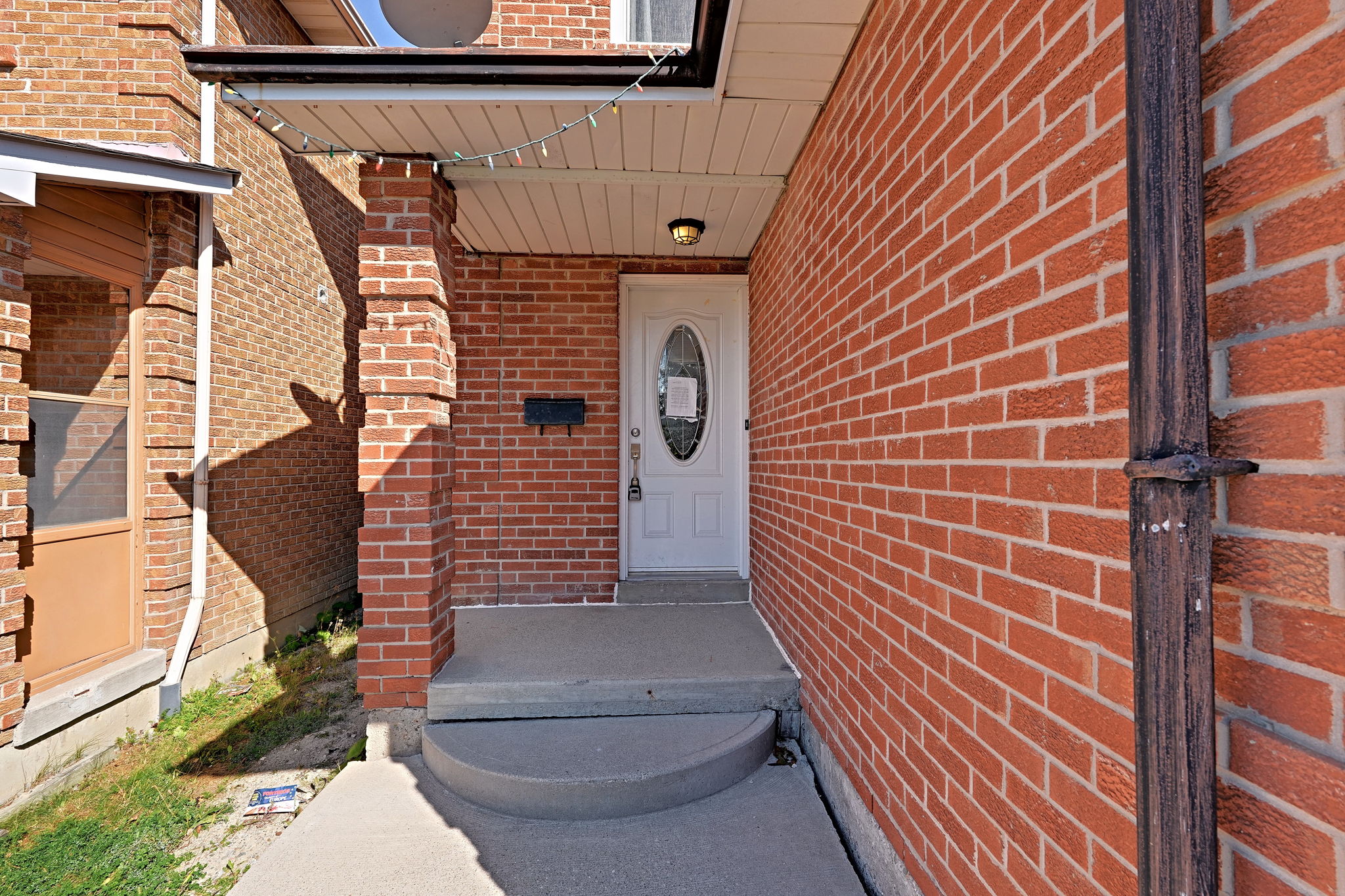 27 Saturn Dr Brampton, ON L6V 3X6