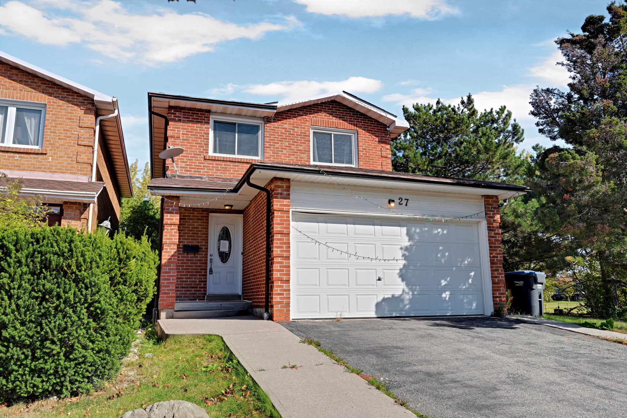 27 Saturn Dr Brampton, ON L6V 3X6