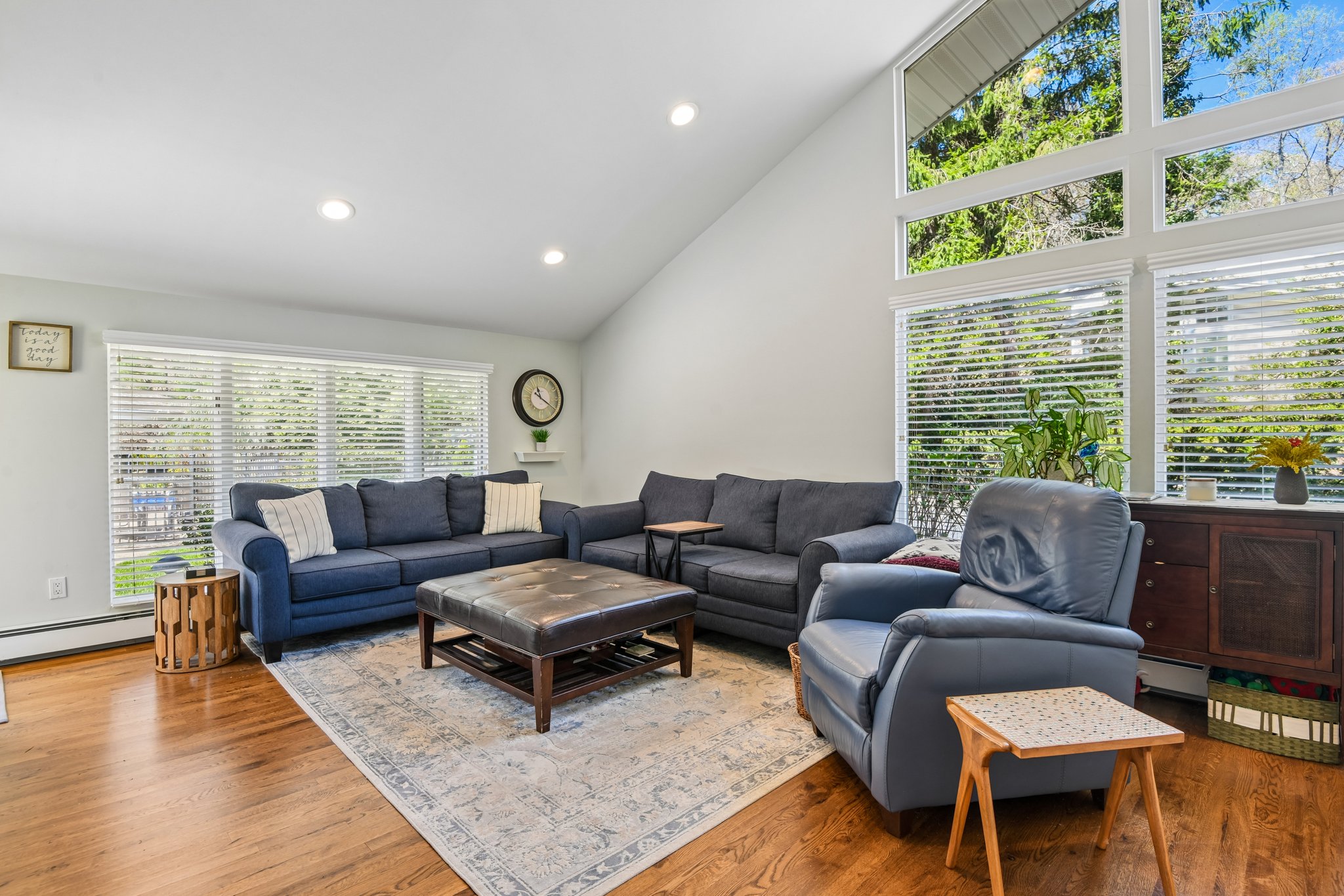 Treeview Dr-S2204-006.jpg