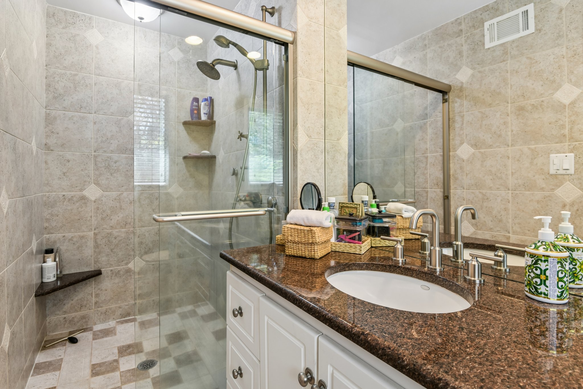 Treeview Dr-S2204-020.jpg