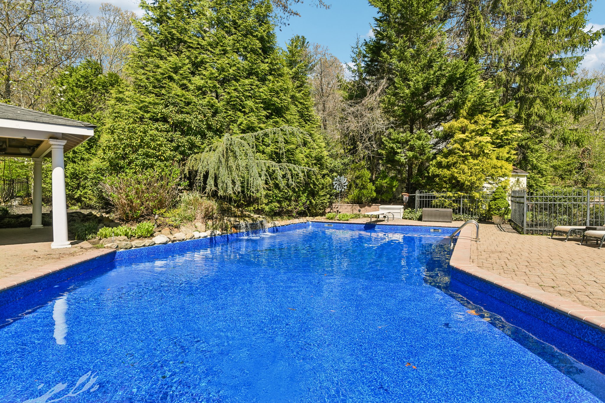 Treeview Dr-S2204-032.jpg