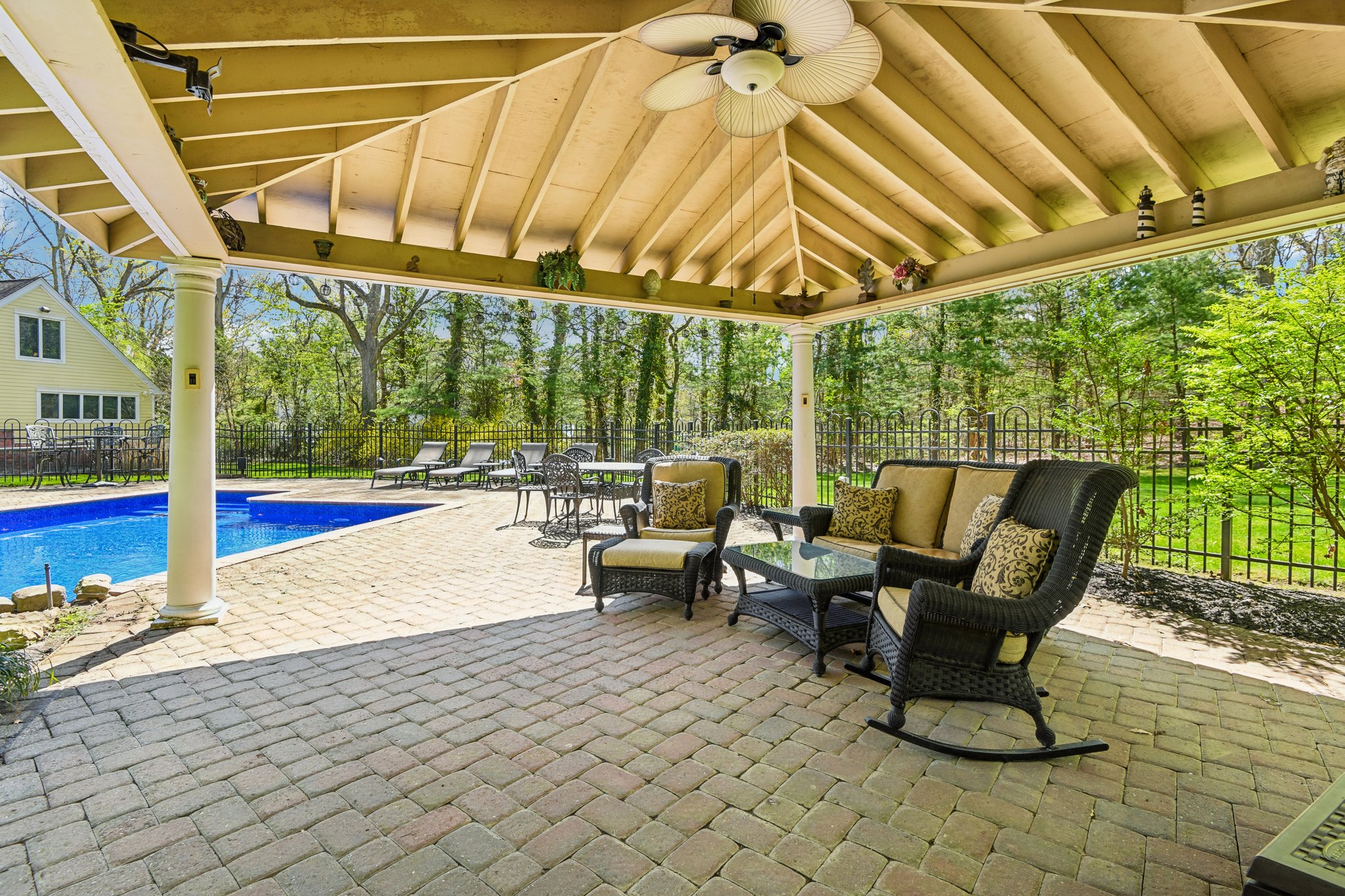 Treeview Dr-S2204-033.jpg