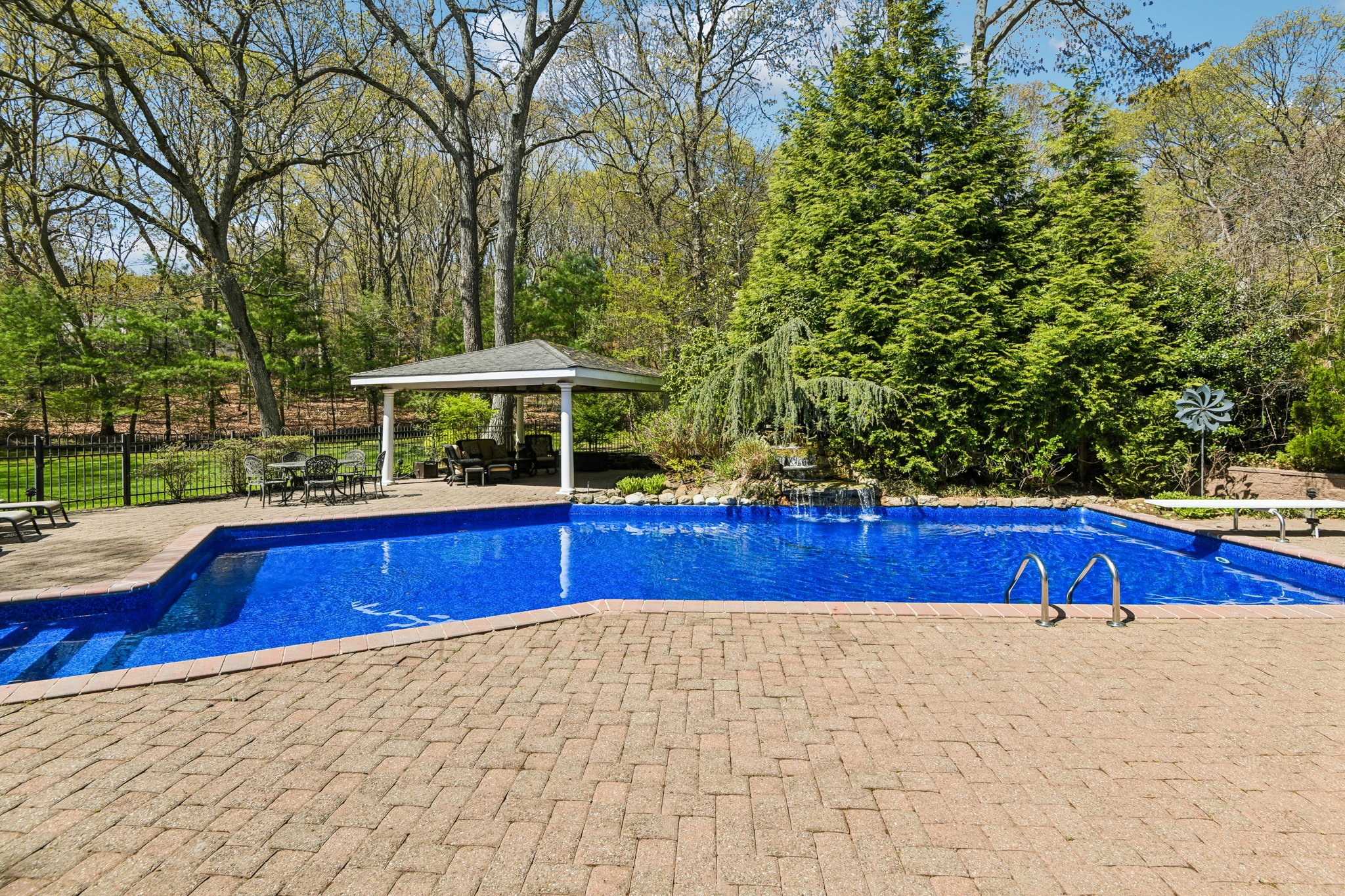 Treeview Dr-S2204-036.jpg