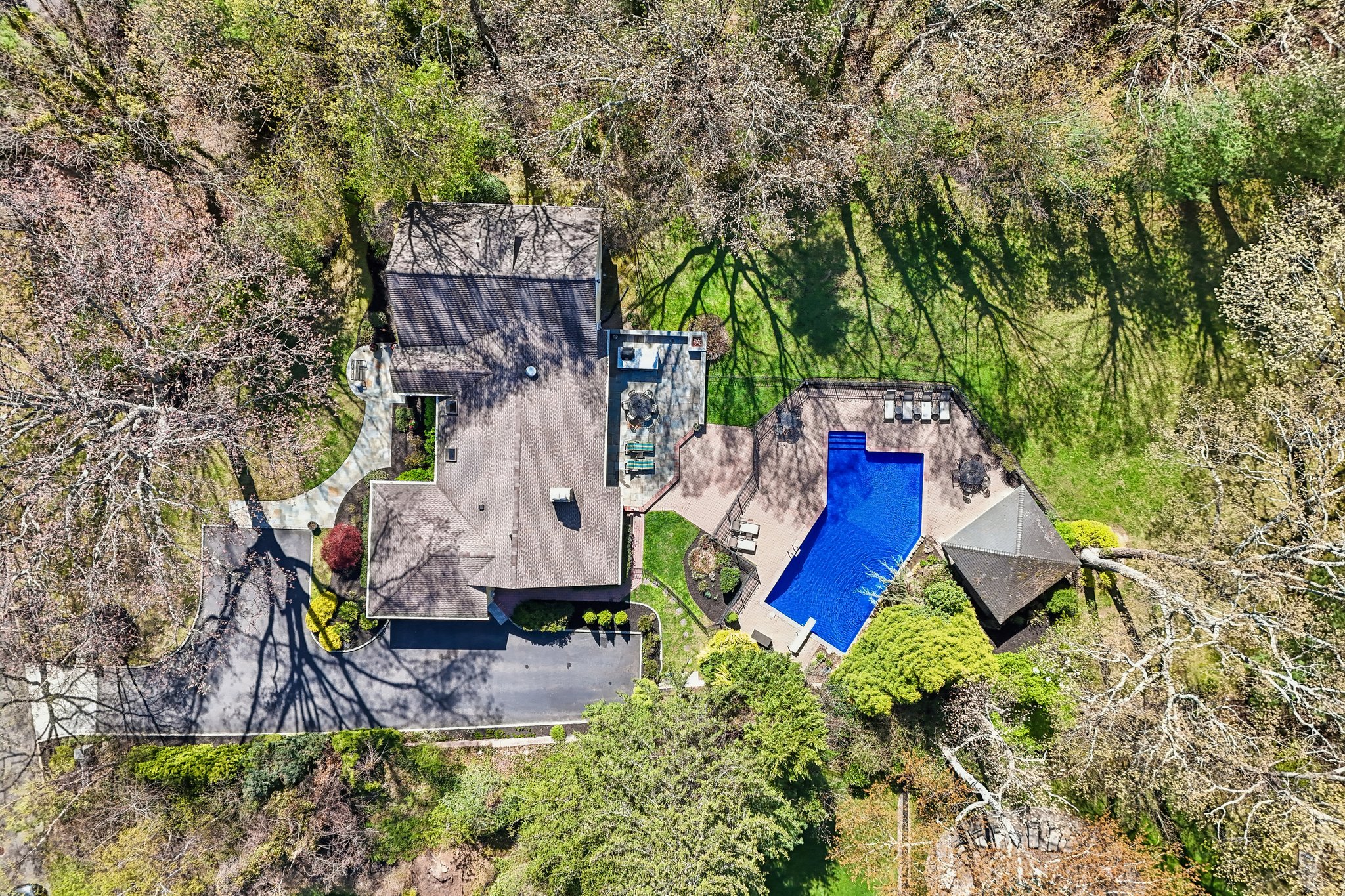 Treeview Dr-S2204-045.jpg