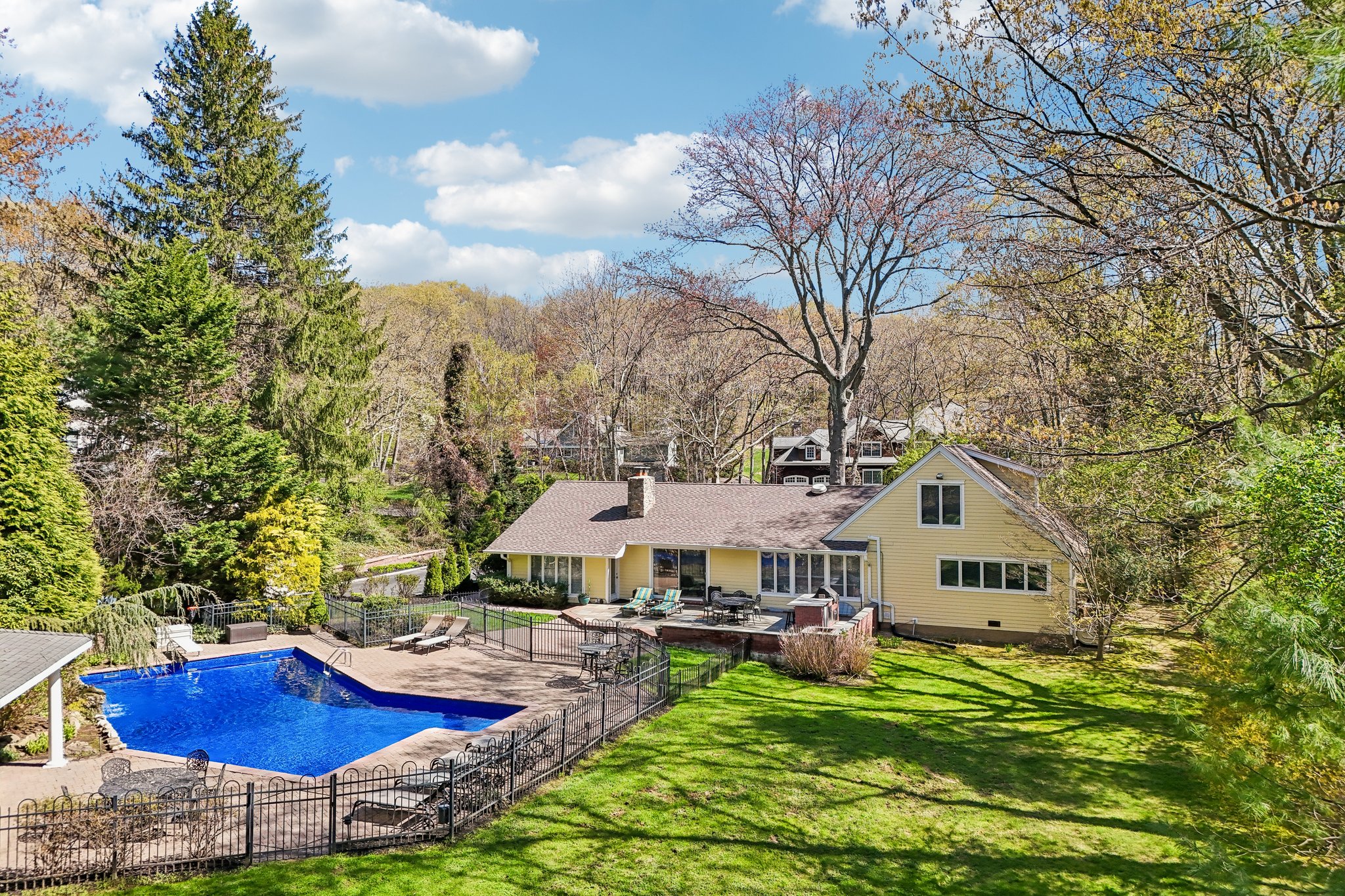 Treeview Dr-S2204-052.jpg