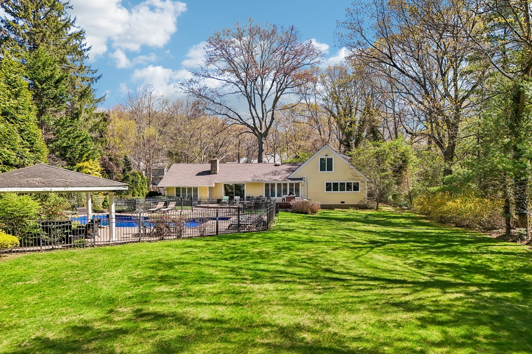 Treeview Dr-S2204-053.jpg