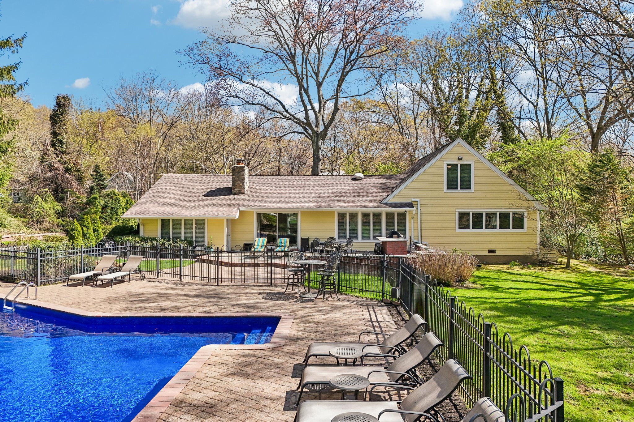 Treeview Dr-S2204-054.jpg