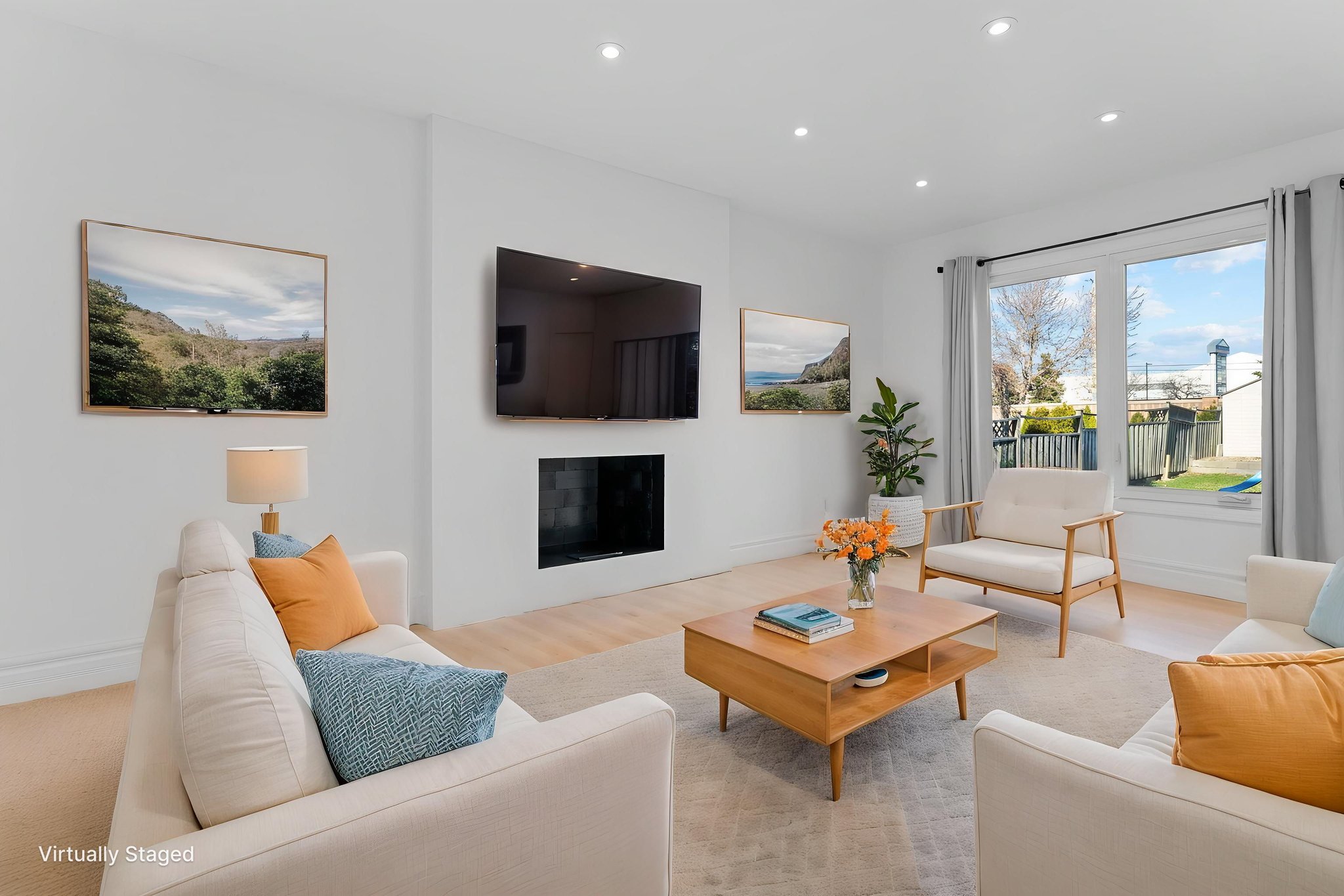 DSC05660 virtually staged.jpeg