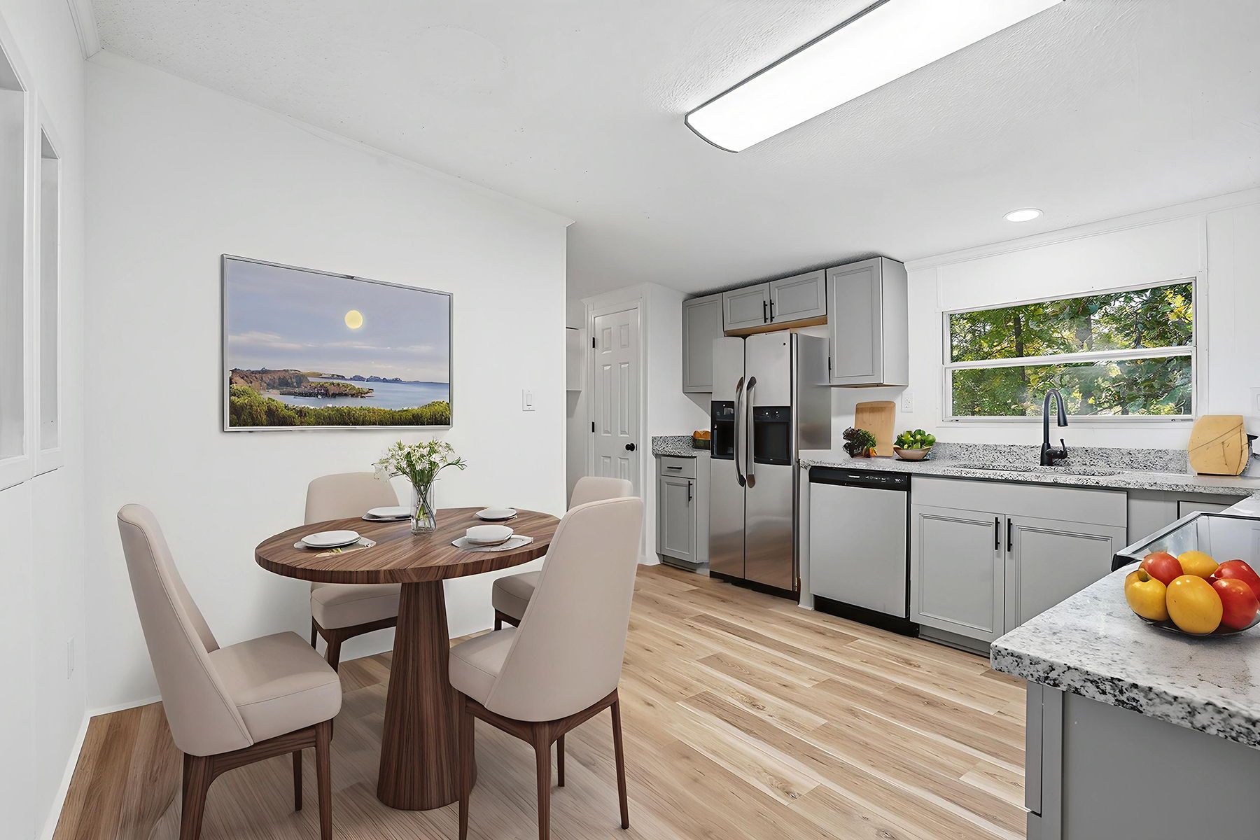 Kitchen/Dining Area