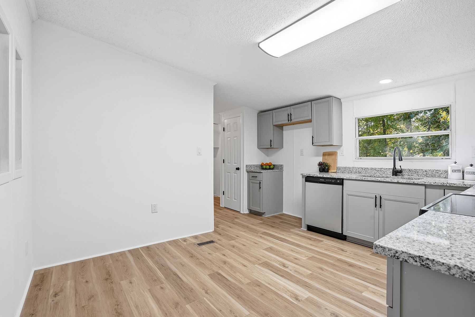 Dining Area/Kitchen