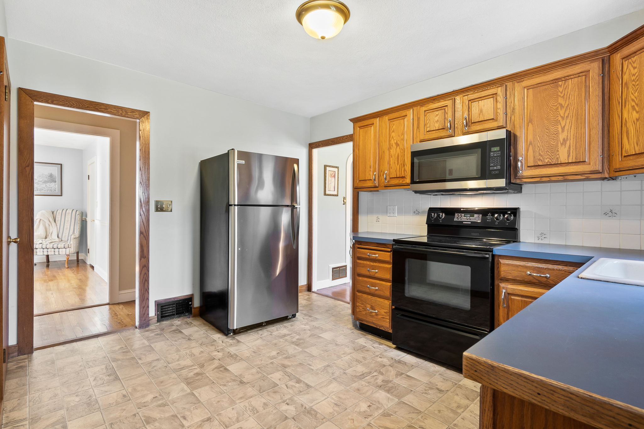 27 Walton St, Wakefield, MA 01880, USA Photo 6