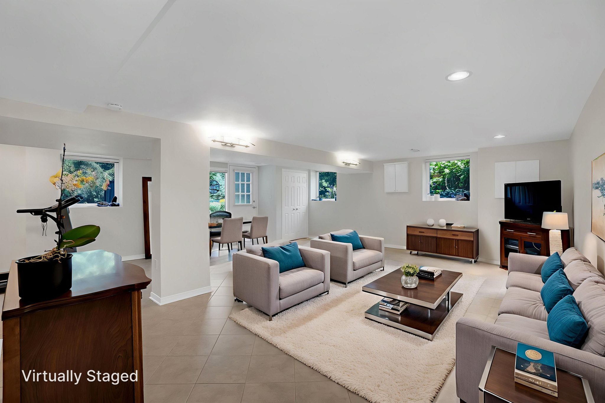 DSC03789 virtually staged.jpeg
