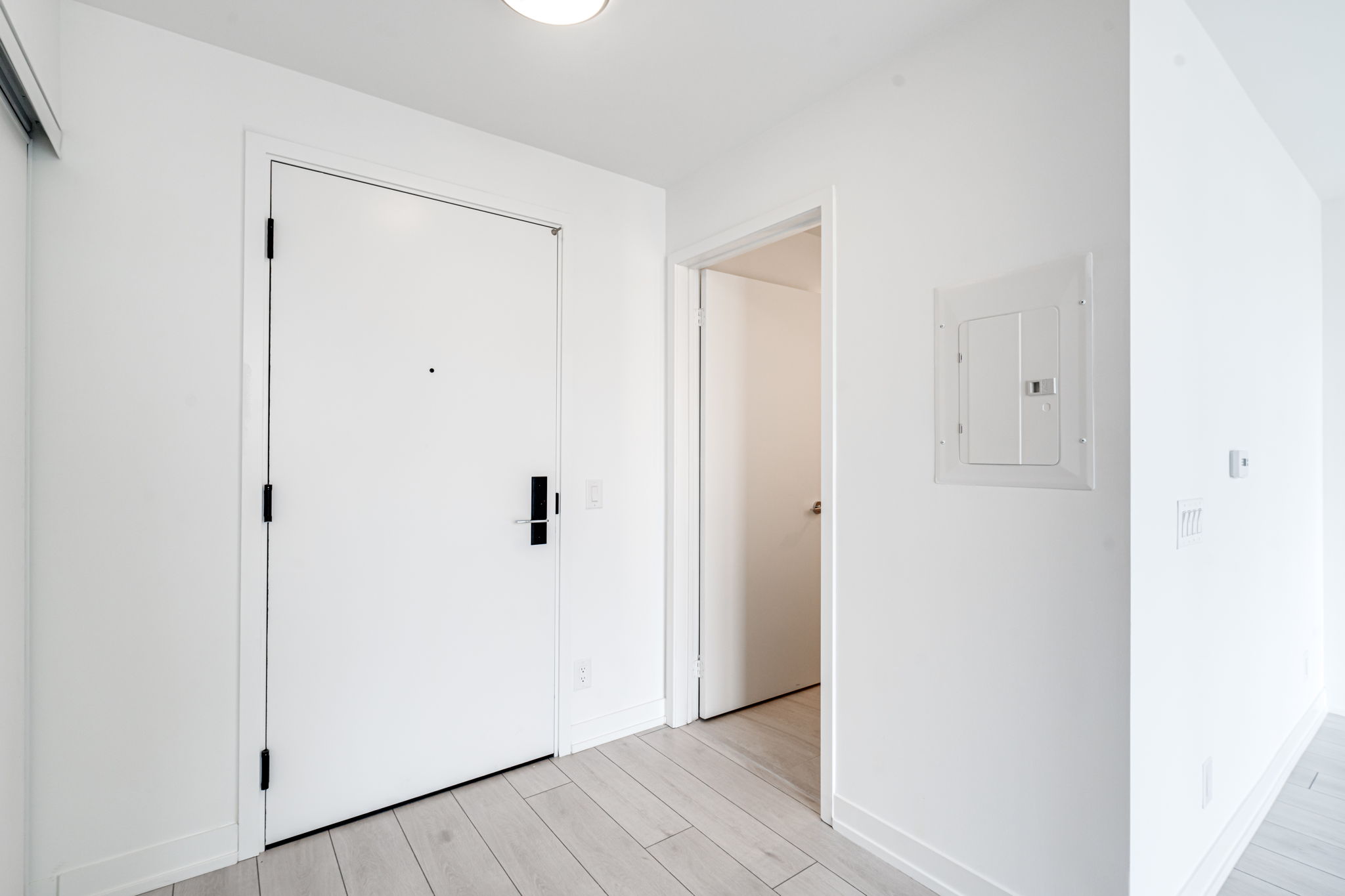 270 Dufferin St Unit 802 Toronto, ON M6K 0H8