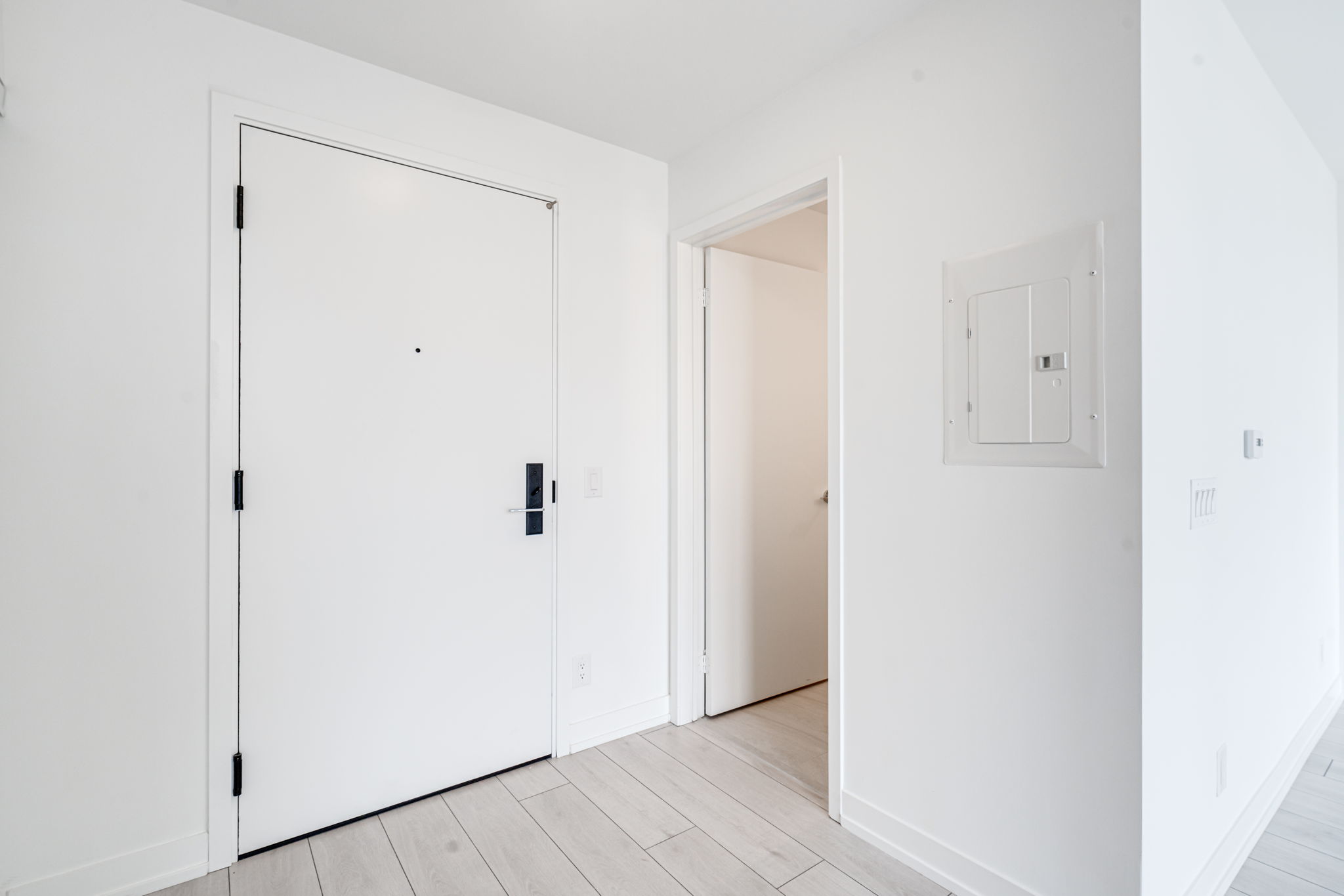 270 Dufferin St Unit 802 Toronto, ON M6K 0H8
