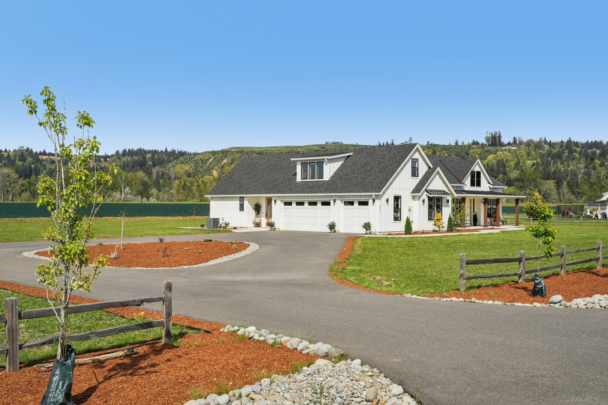 Tulip Ln-S1104-003.jpg