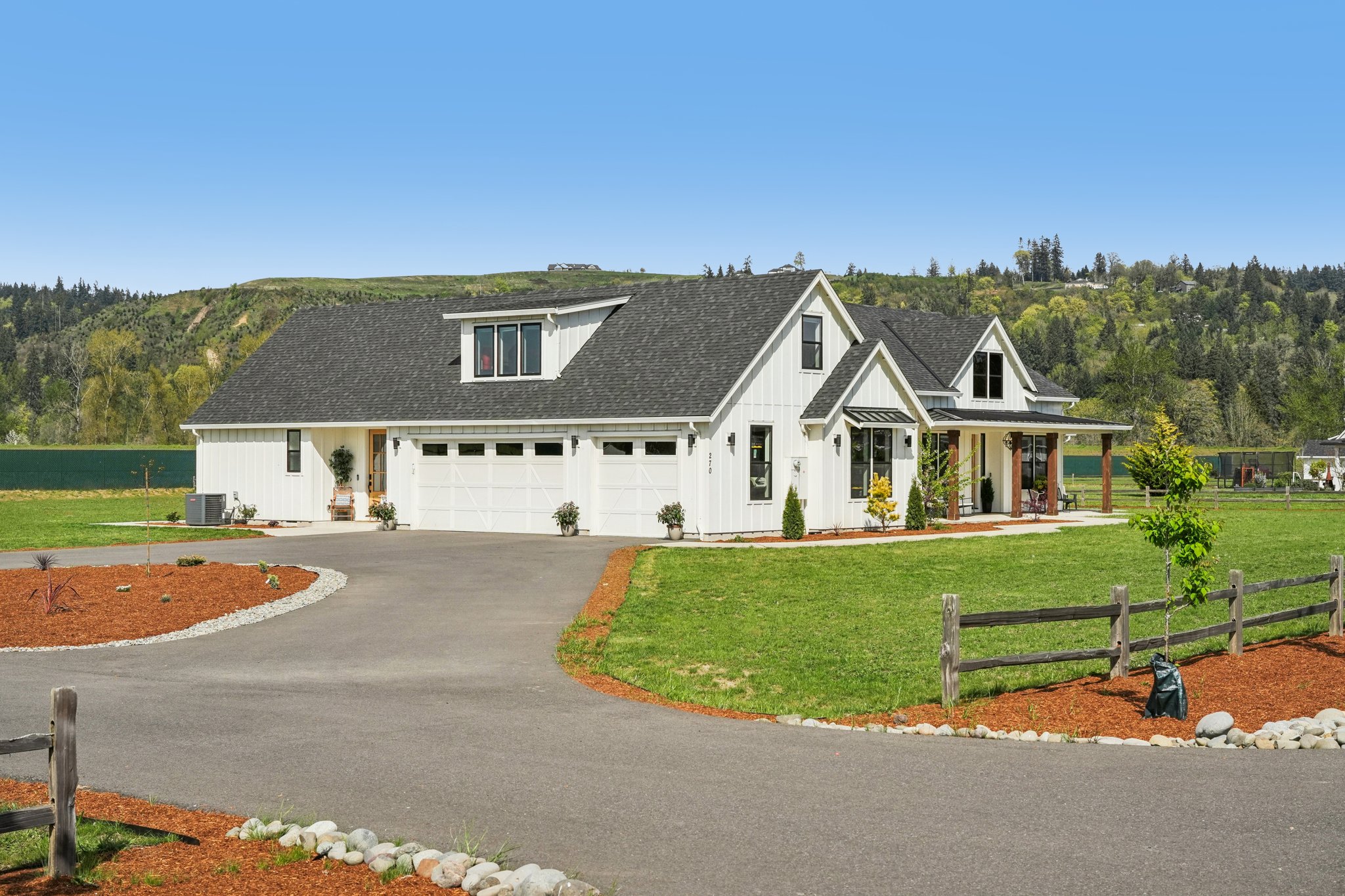 Tulip Ln-S1104-004.jpg