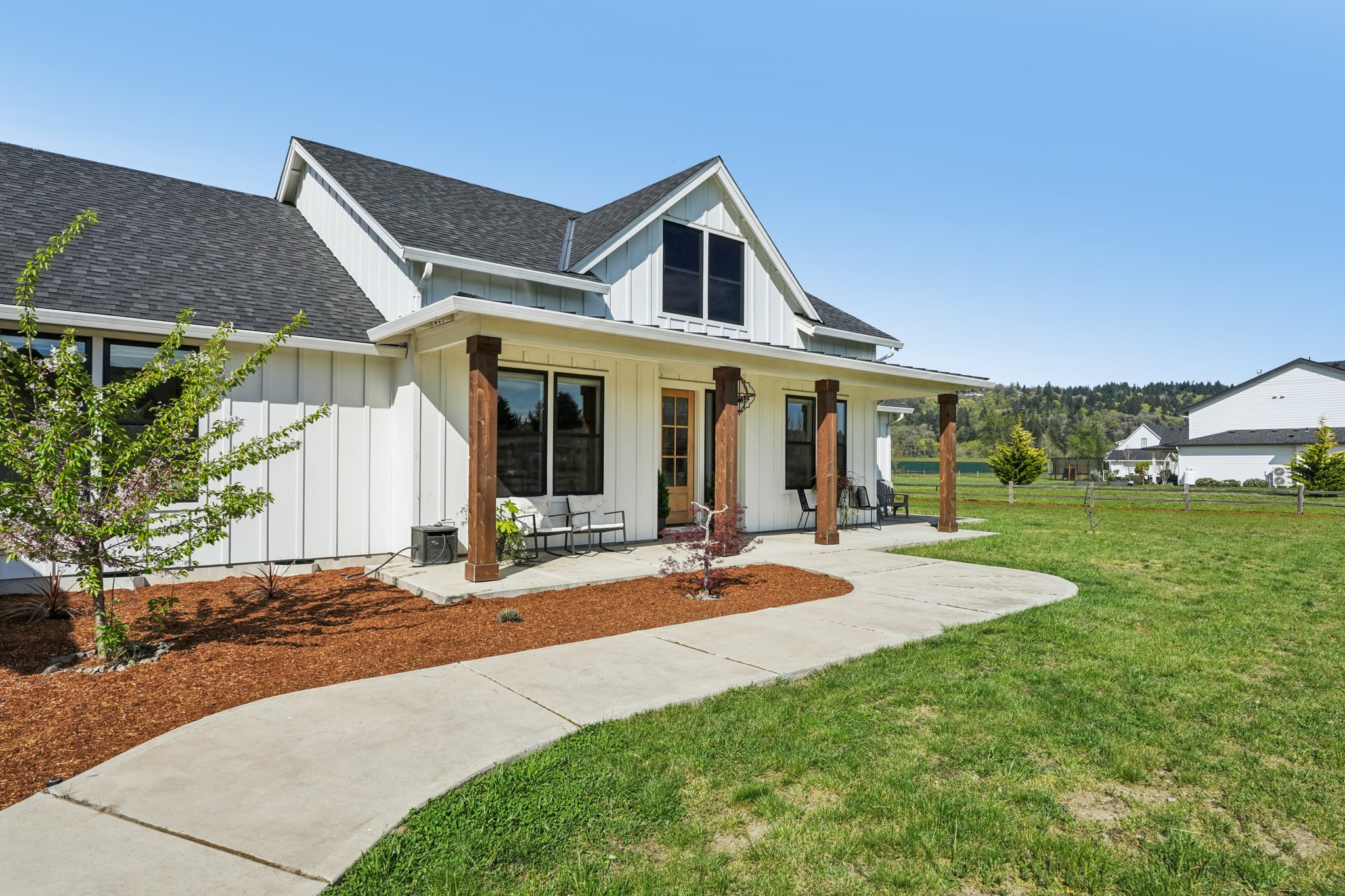 Tulip Ln-S1104-008.jpg