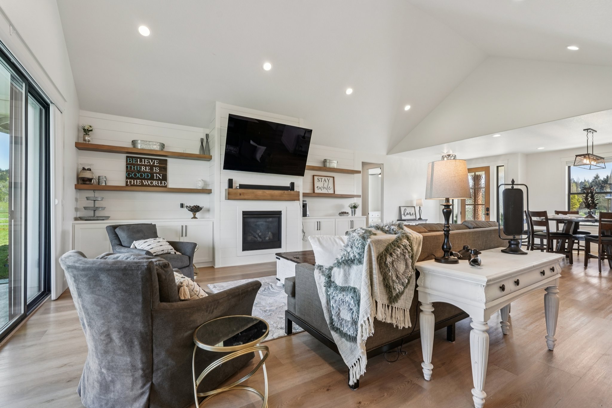 Tulip Ln-S1104-013.jpg