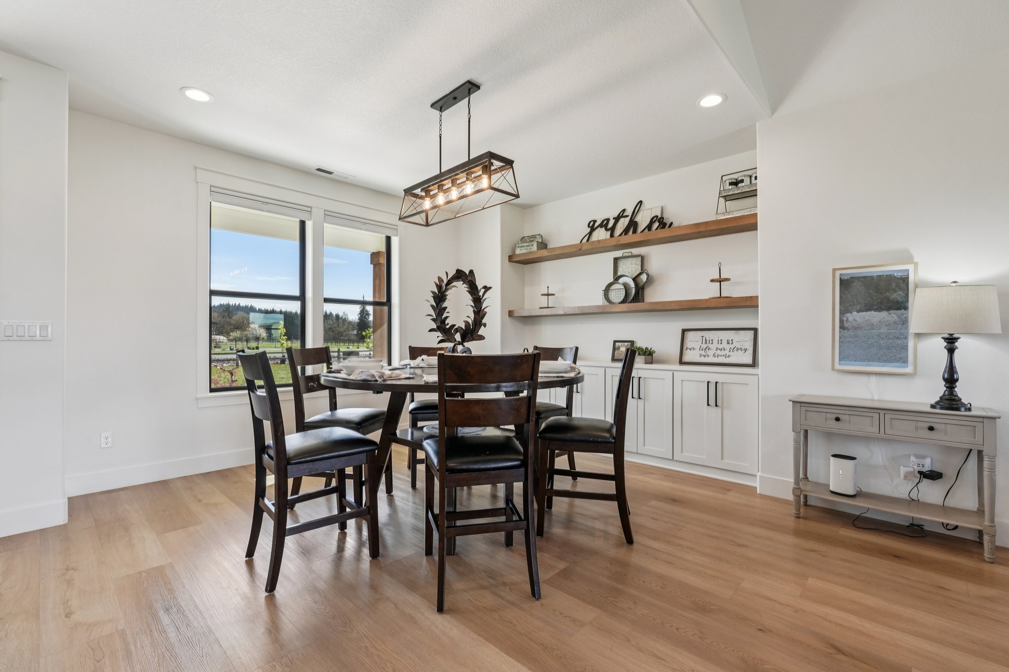 Tulip Ln-S1104-015.jpg