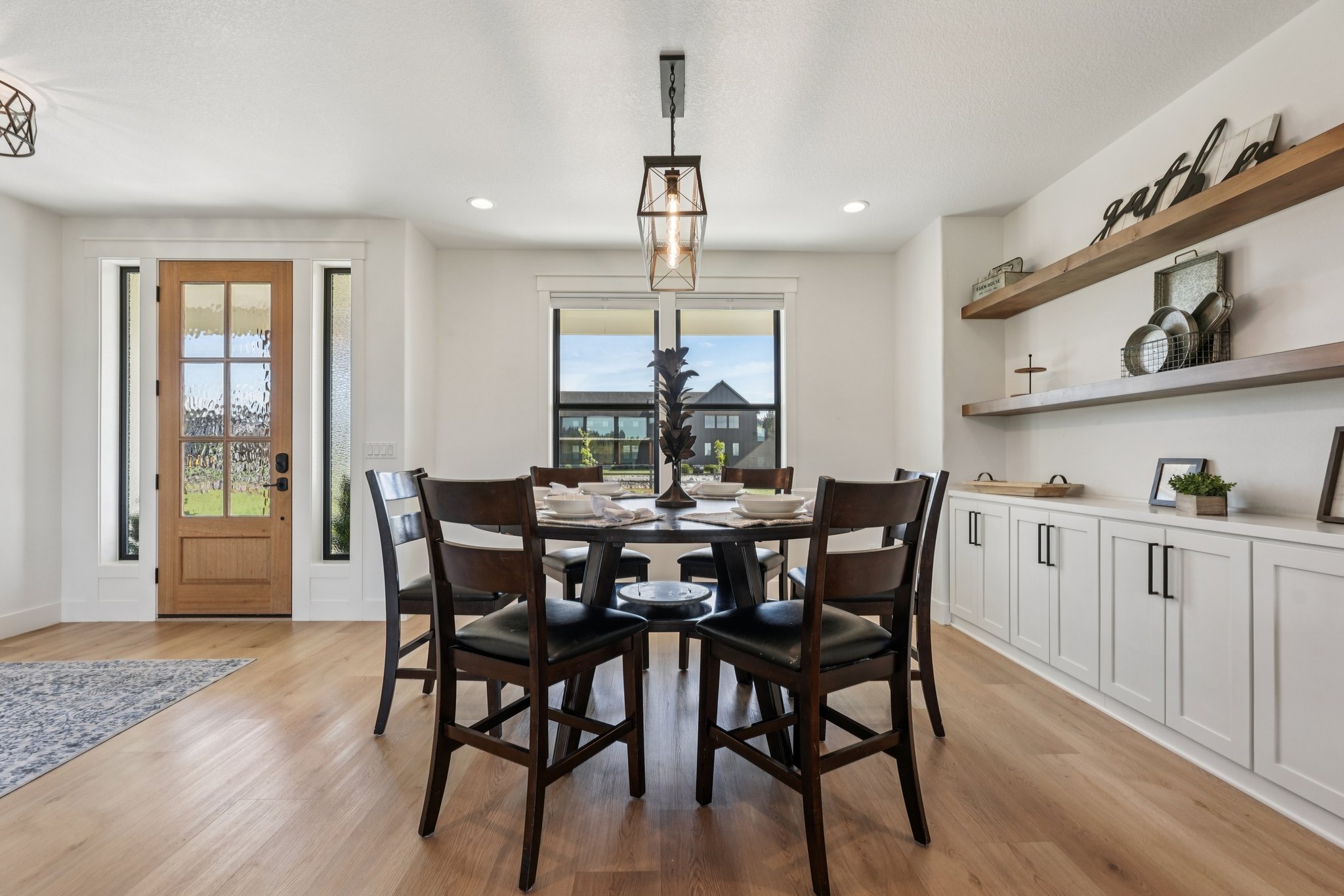 Tulip Ln-S1104-017.jpg