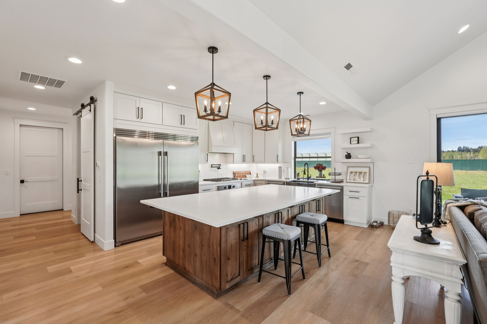 Tulip Ln-S1104-018.jpg