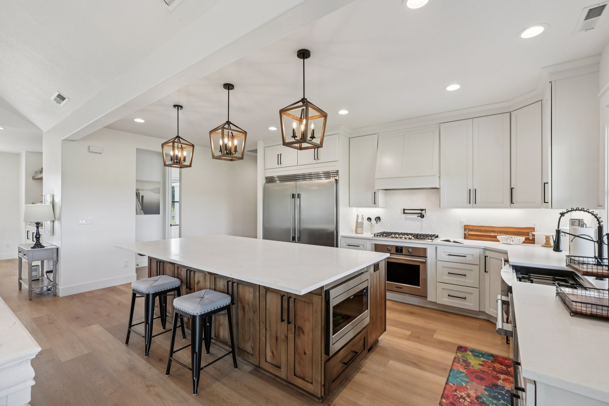 Tulip Ln-S1104-022.jpg