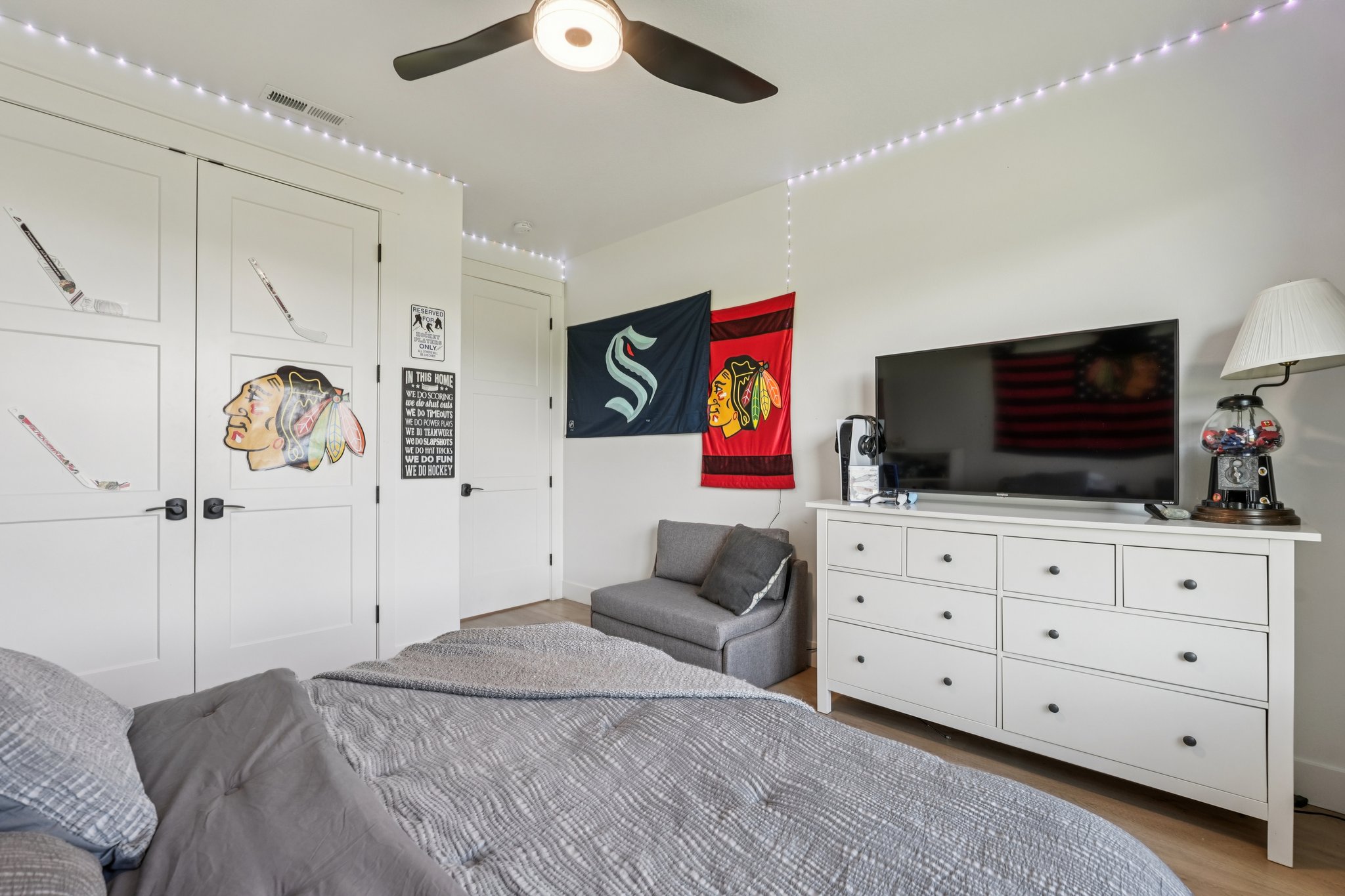 Tulip Ln-S1104-027.jpg