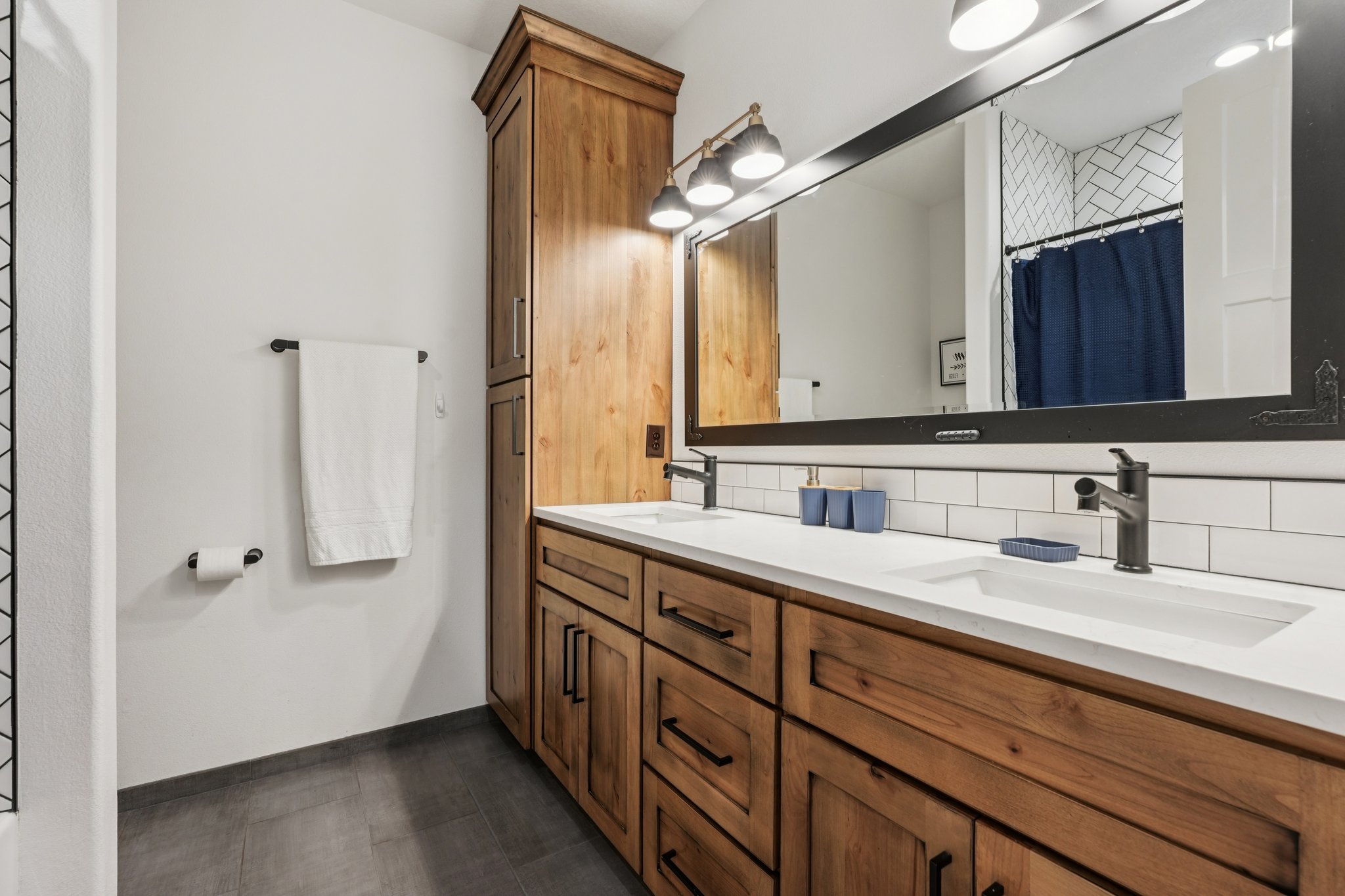 Tulip Ln-S1104-028.jpg