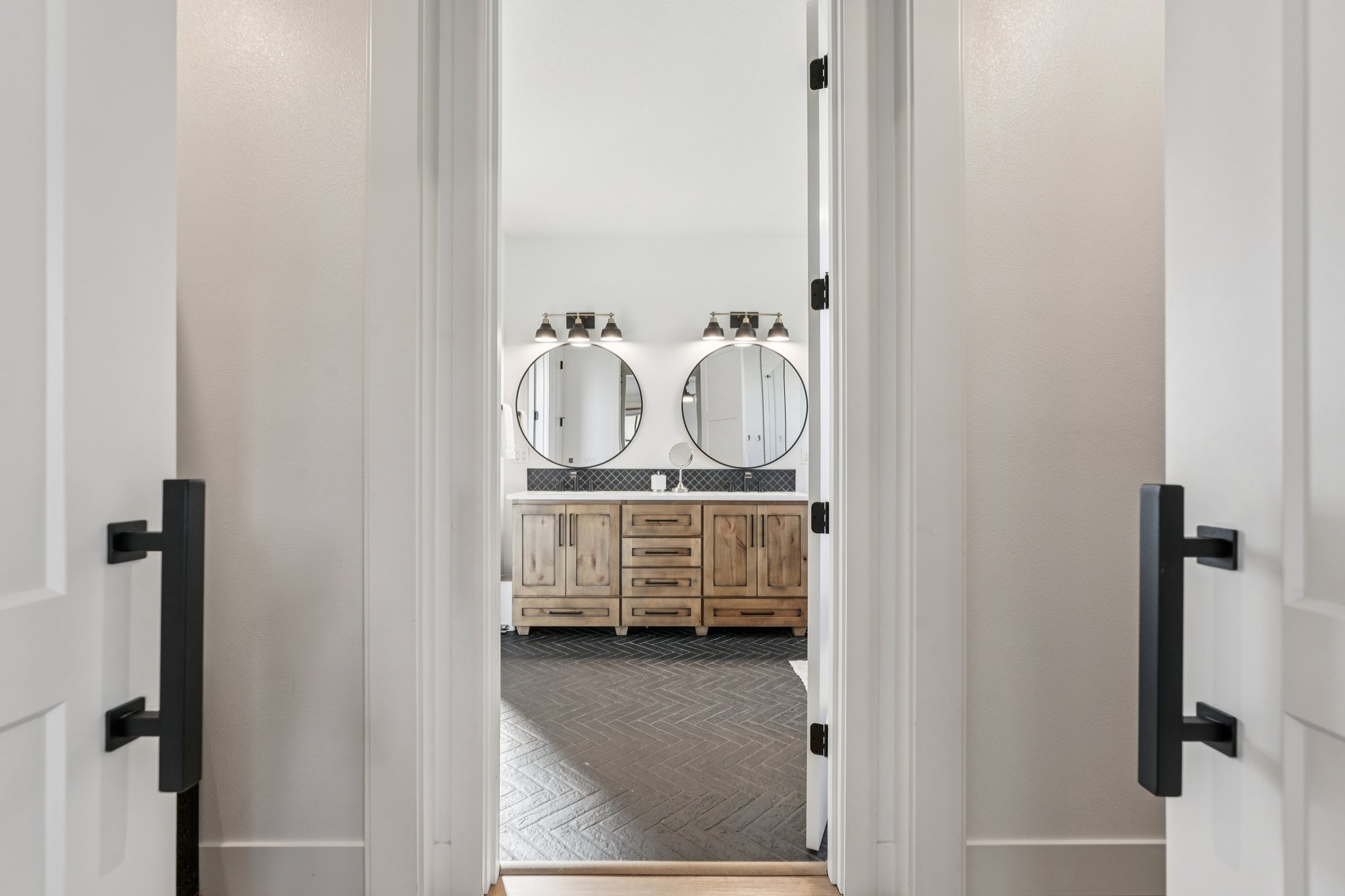 Tulip Ln-S1104-042.jpg