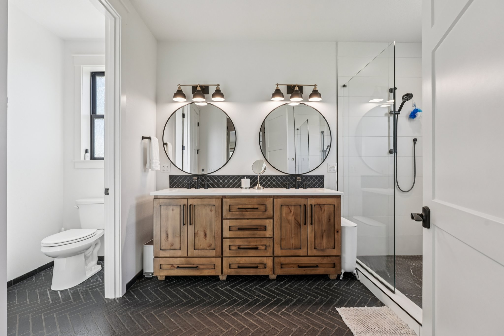 Tulip Ln-S1104-044.jpg