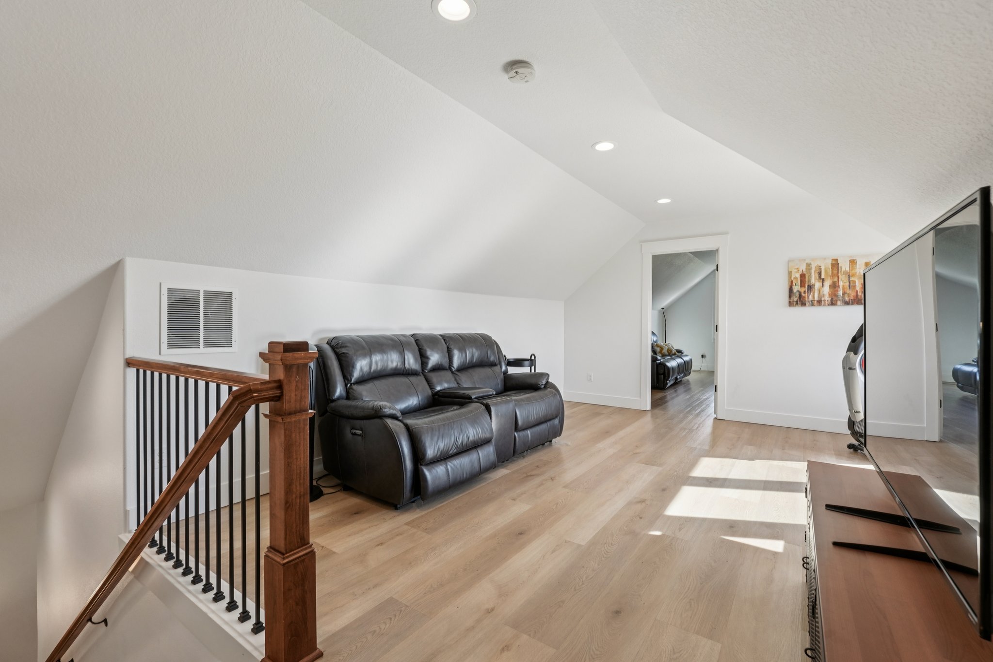 Tulip Ln-S1104-049.jpg