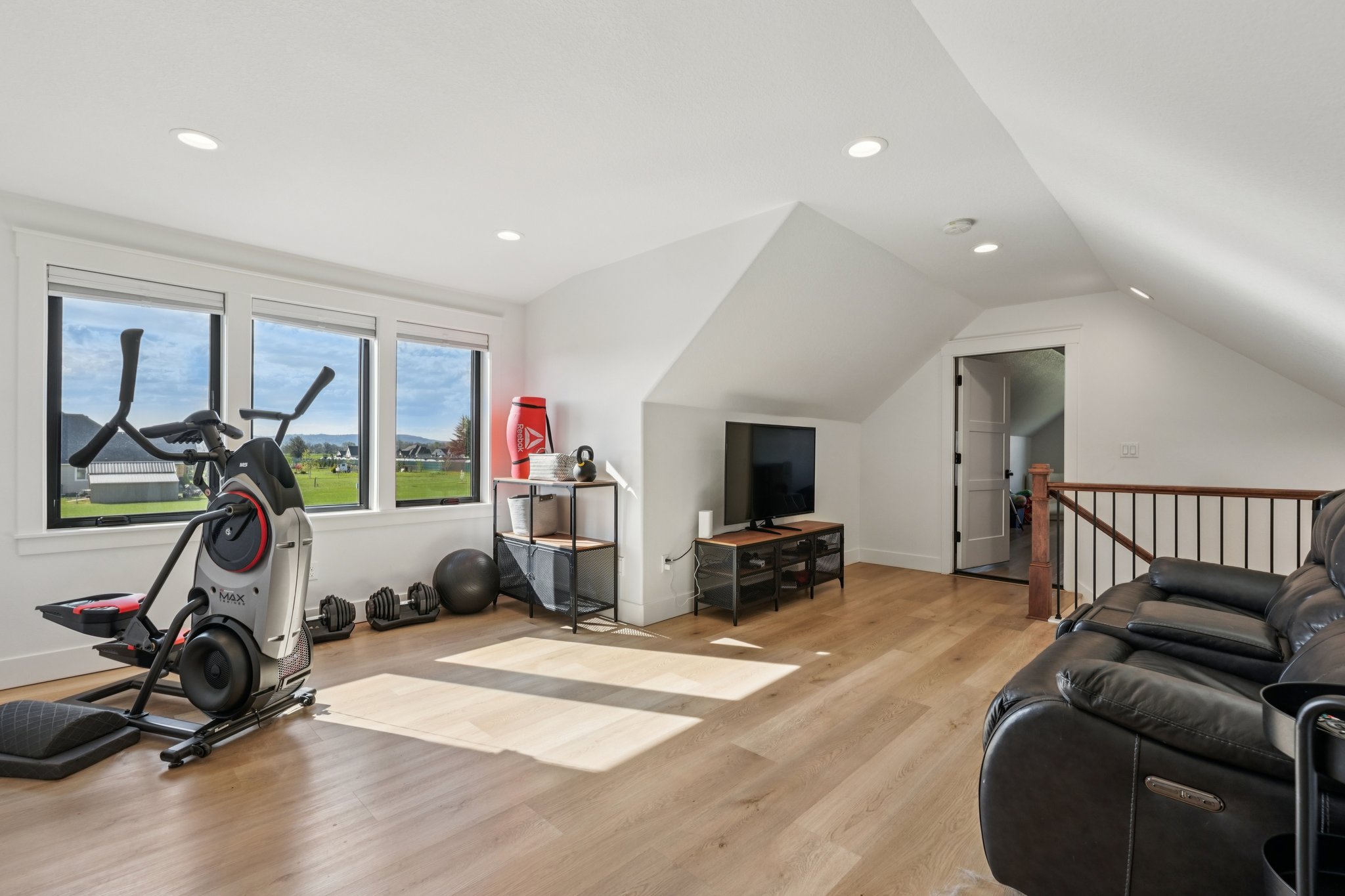 Tulip Ln-S1104-050.jpg