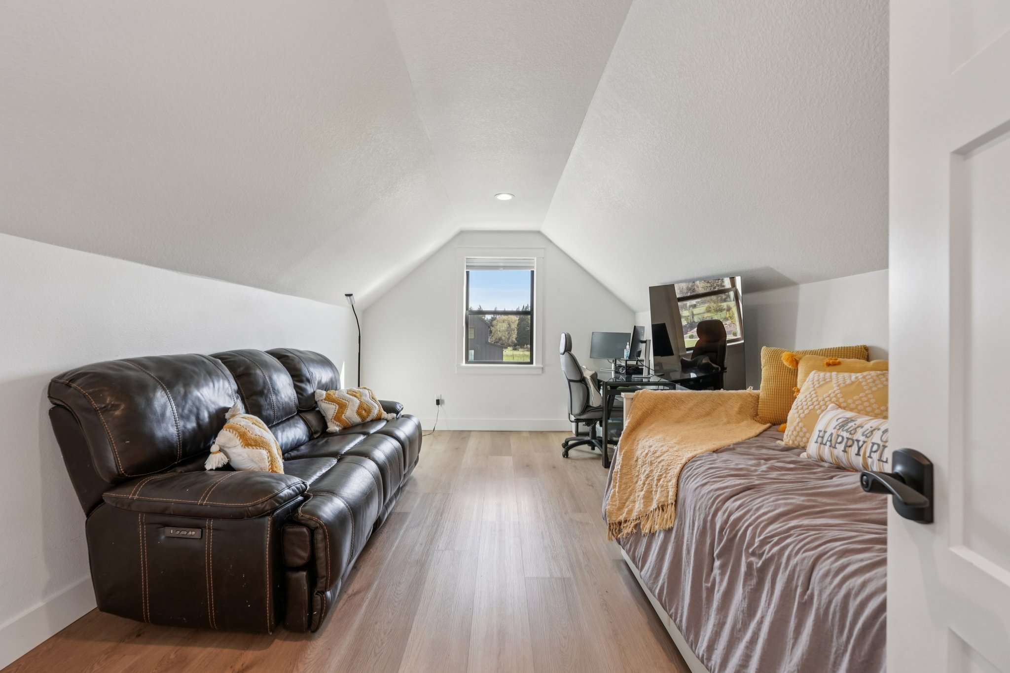 Tulip Ln-S1104-051.jpg