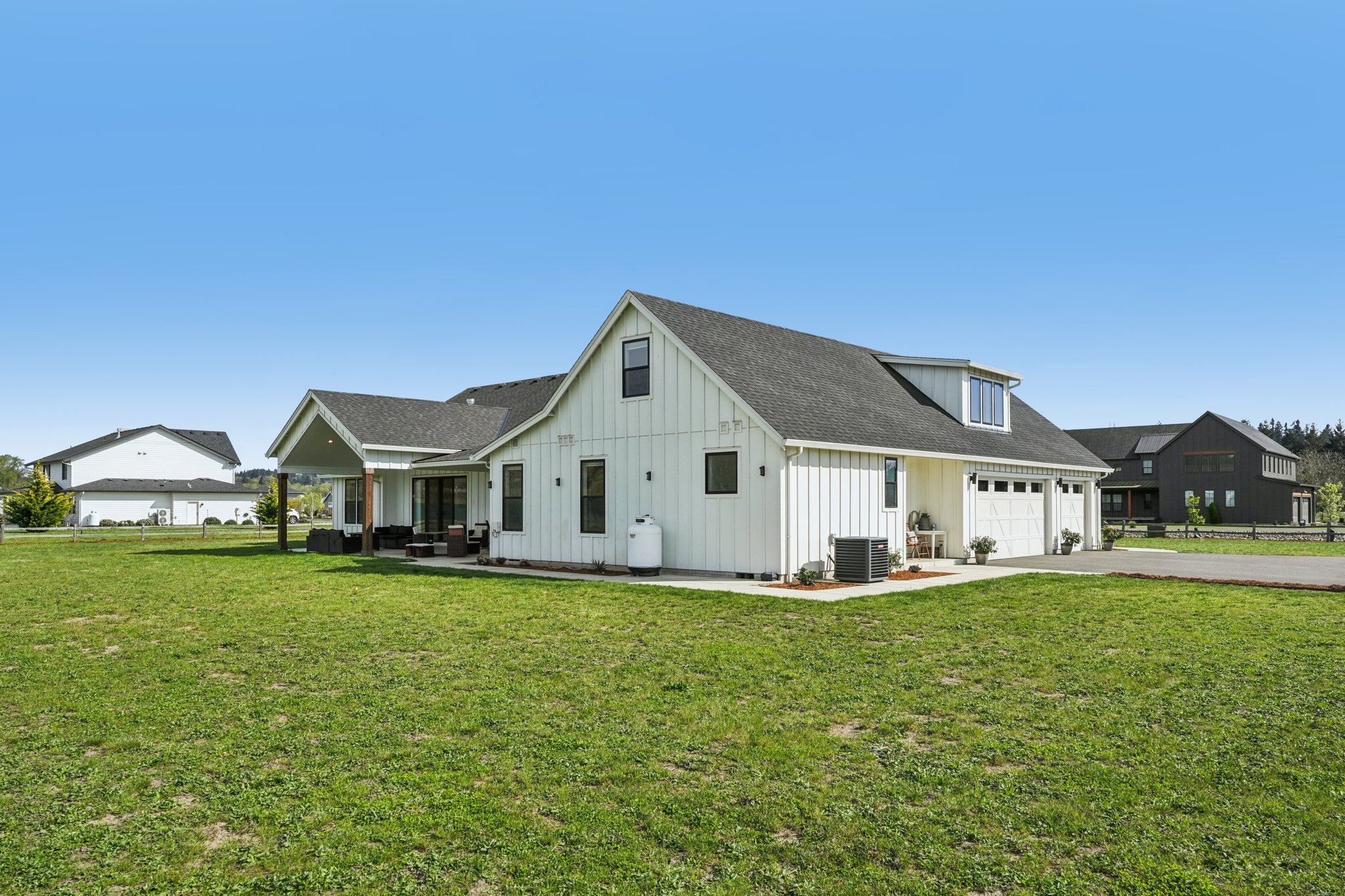 Tulip Ln-S1104-052.jpg