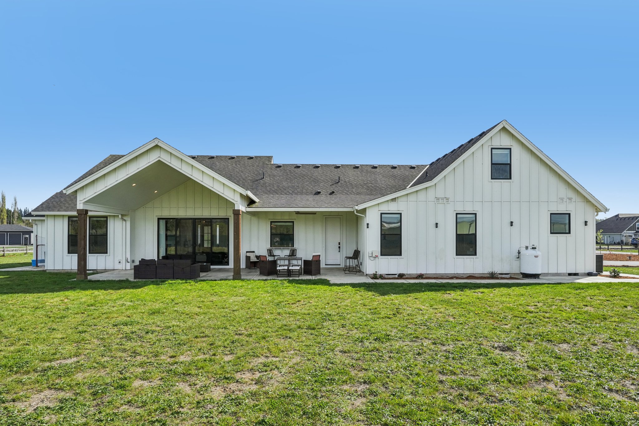 Tulip Ln-S1104-053.jpg