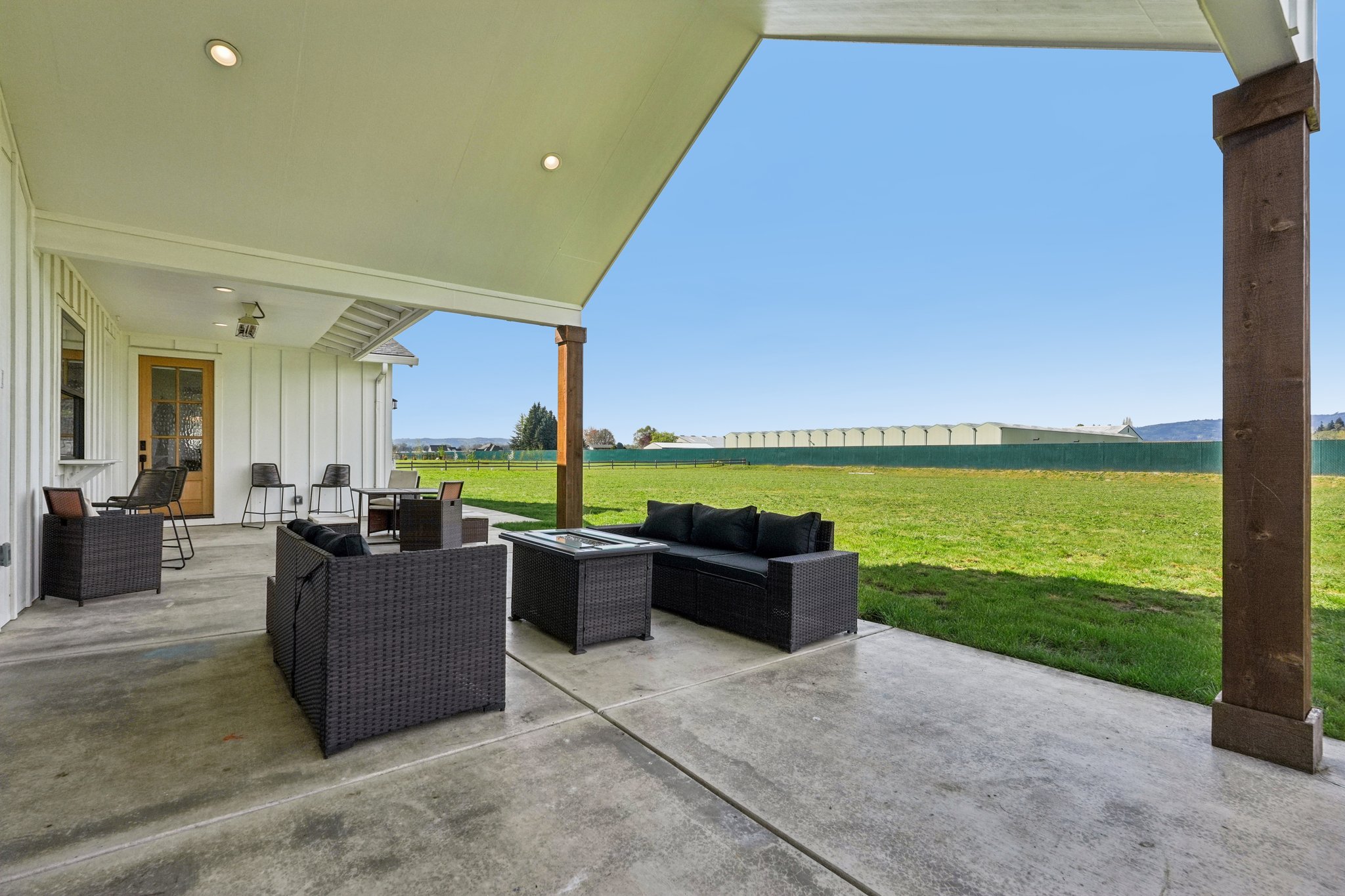 Tulip Ln-S1104-055.jpg