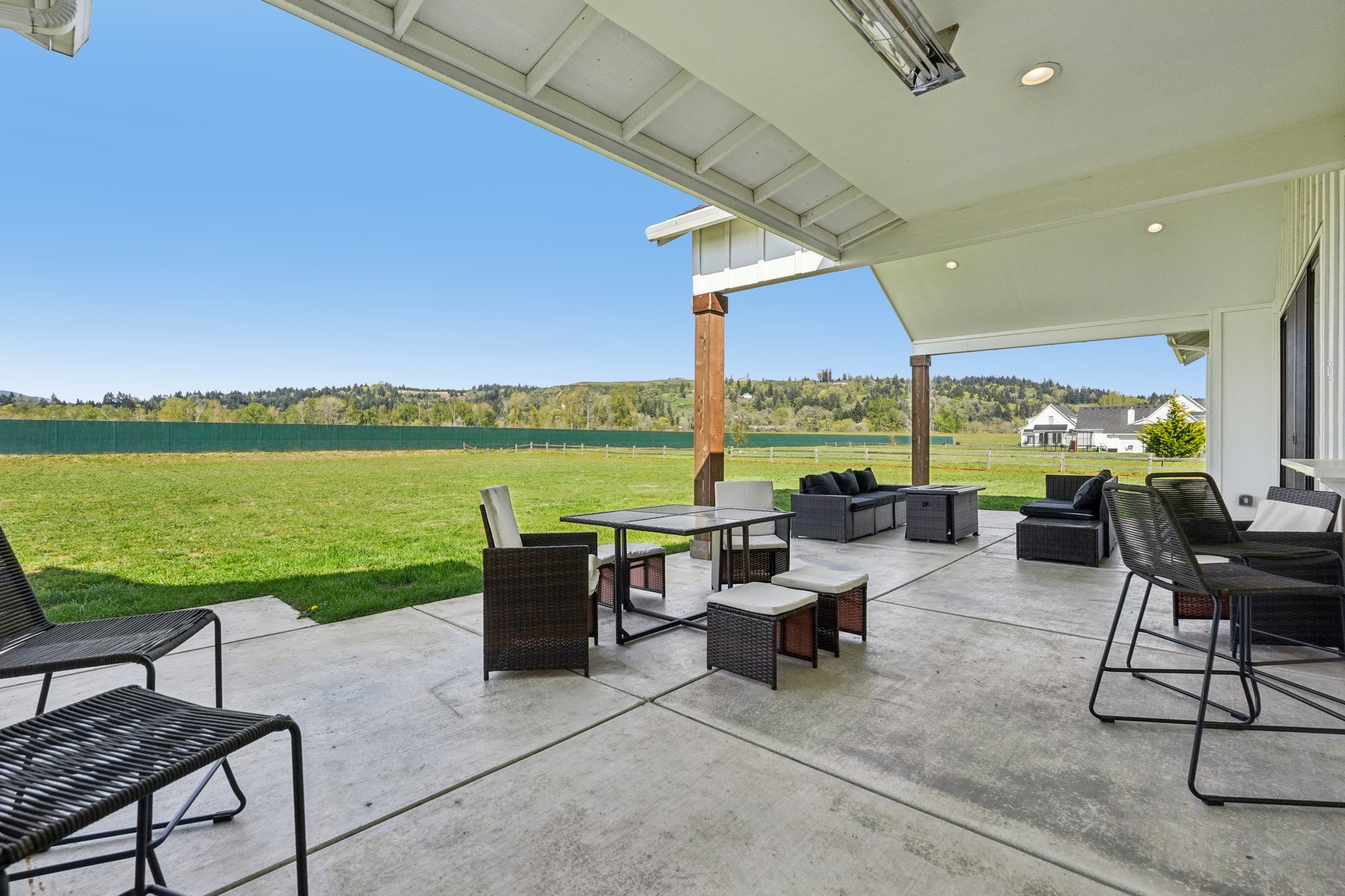 Tulip Ln-S1104-057.jpg