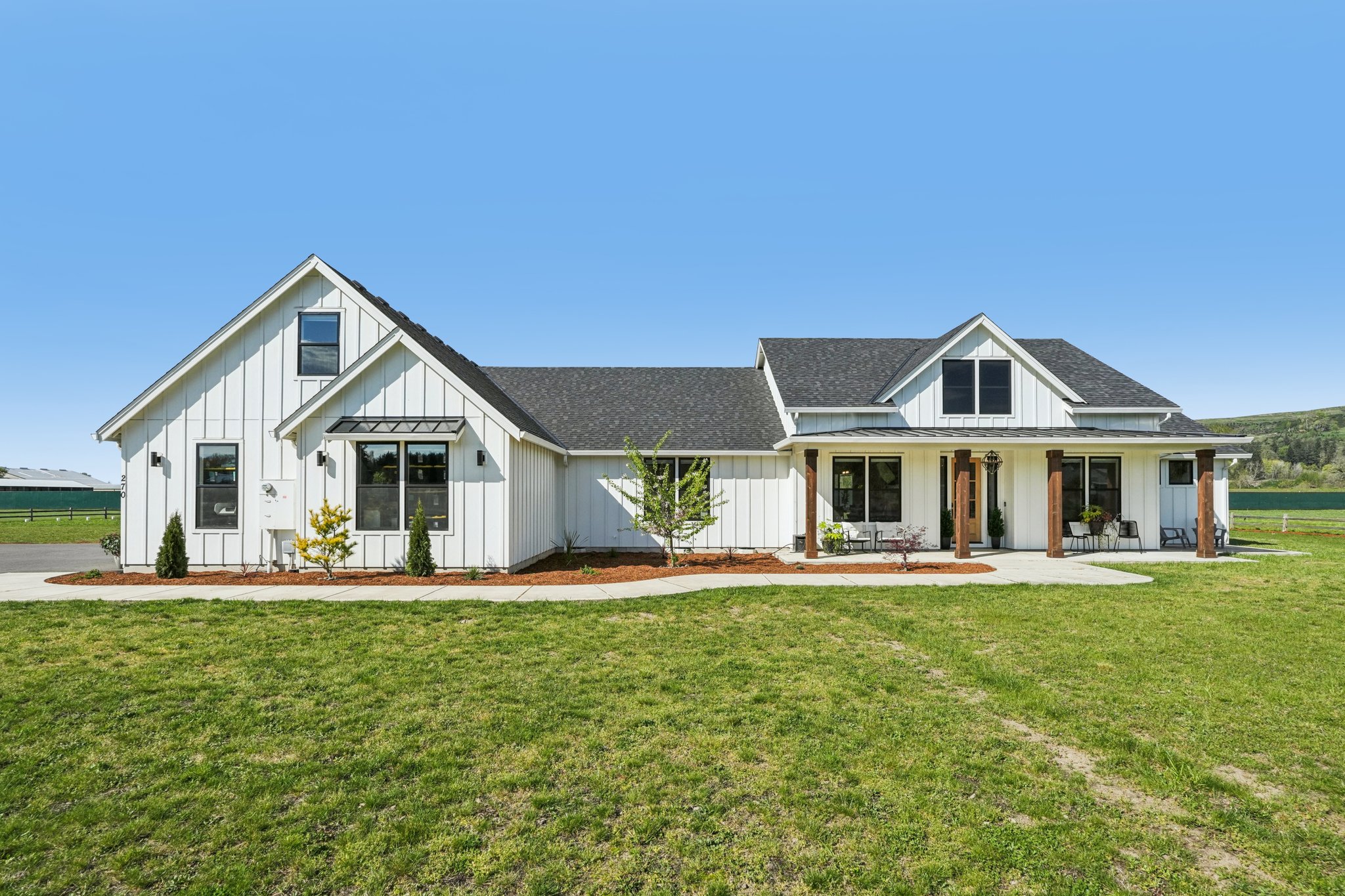 Tulip Ln-S1104-059.jpg