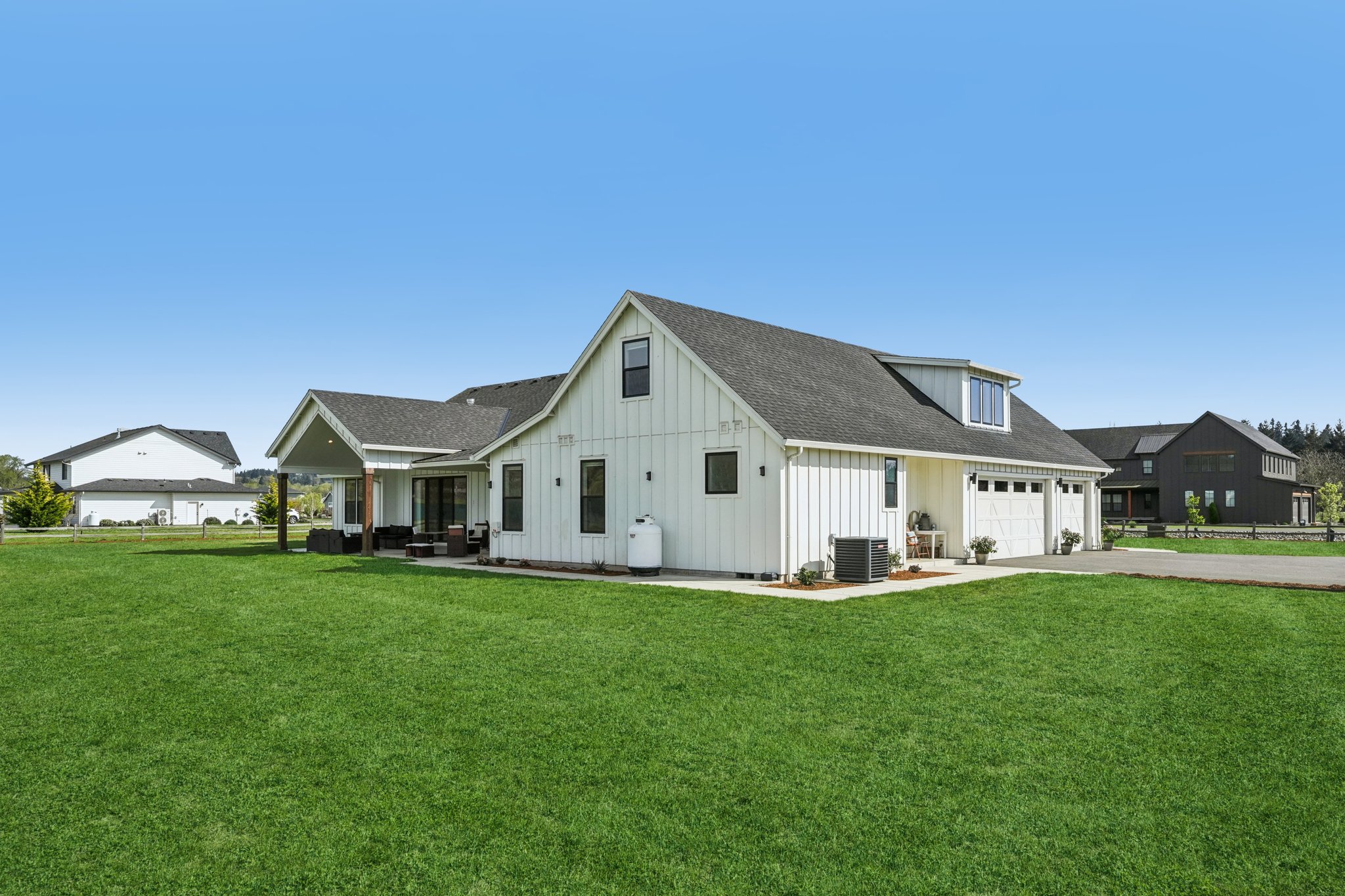 Tulip Ln-S1104-061.jpg