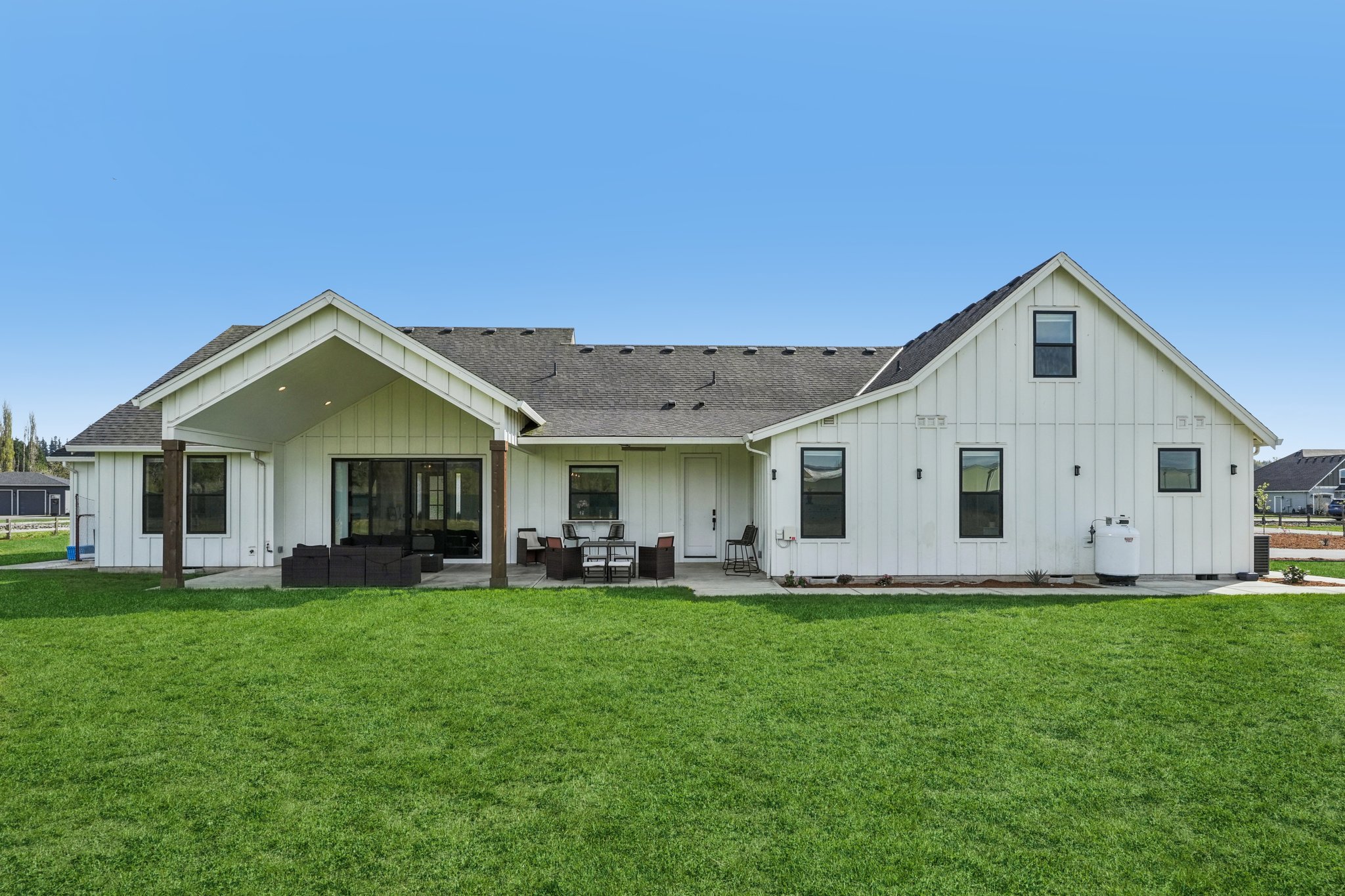 Tulip Ln-S1104-062.jpg