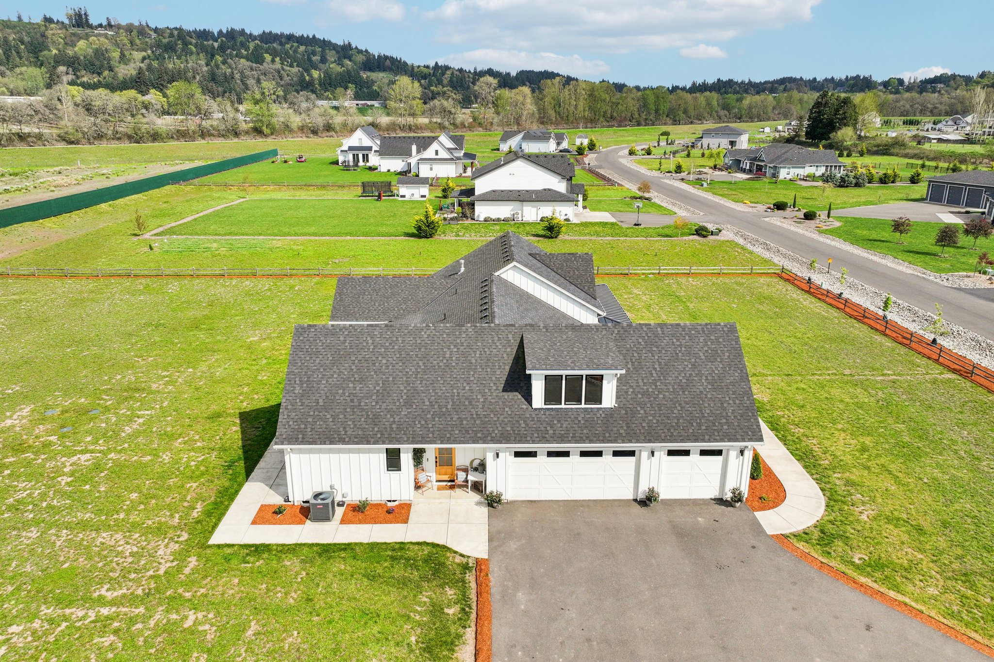 Tulip Ln-S1104-006 (2).jpg