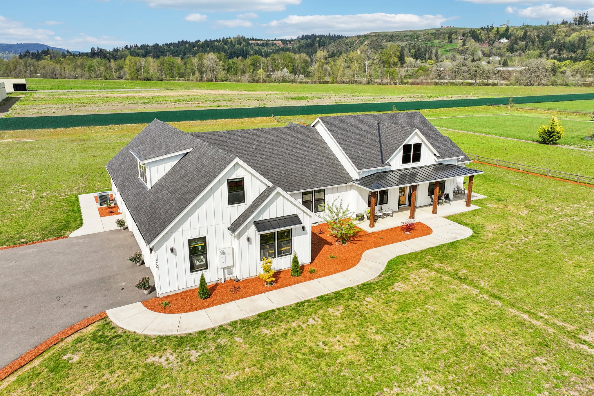 Tulip Ln-S1104-011 (2).jpg