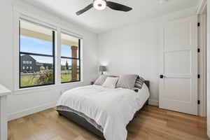 Tulip Ln-S1104-025.jpg