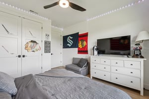 Tulip Ln-S1104-027.jpg