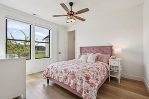 Tulip Ln-S1104-032.jpg