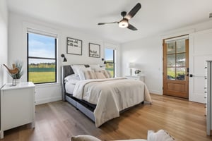 Tulip Ln-S1104-041.jpg