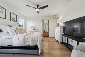 Tulip Ln-S1104-047.jpg