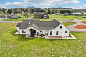 Tulip Ln-S1104-016 (2).jpg