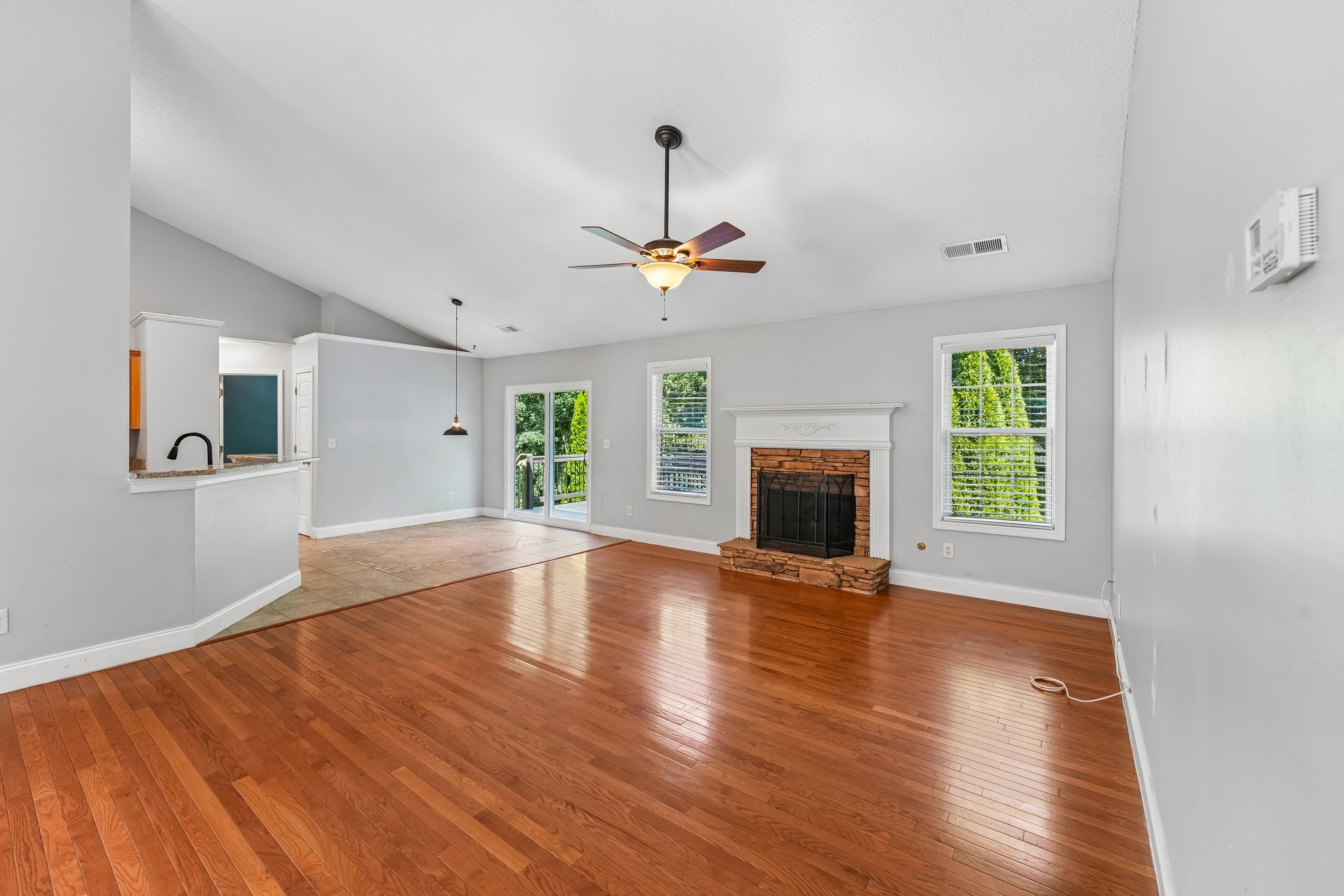 Wentworth Dr-S2608-010.jpg